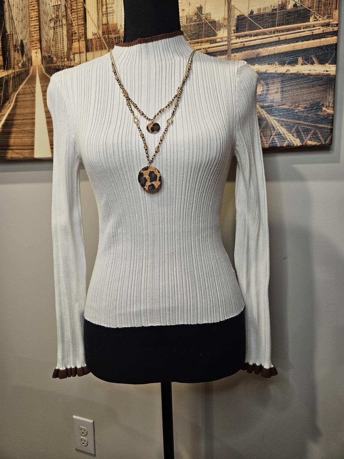 Designer Molly Green White Ribbed Sweater with Brown Accents Size XS / US 0-2 / IT 36-38 - 1 Thumbnail