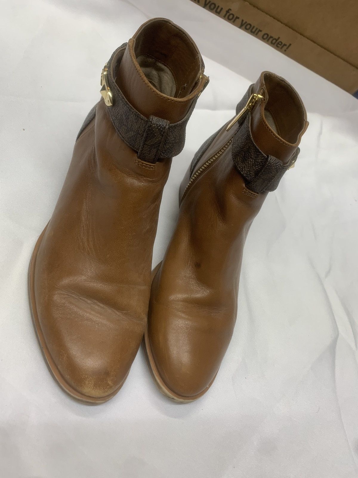 Michael Kors Michael Kors | The Ultimate Chic Leather Ankle Bootie Size US 6 / IT 36 - 2 Thumbnail