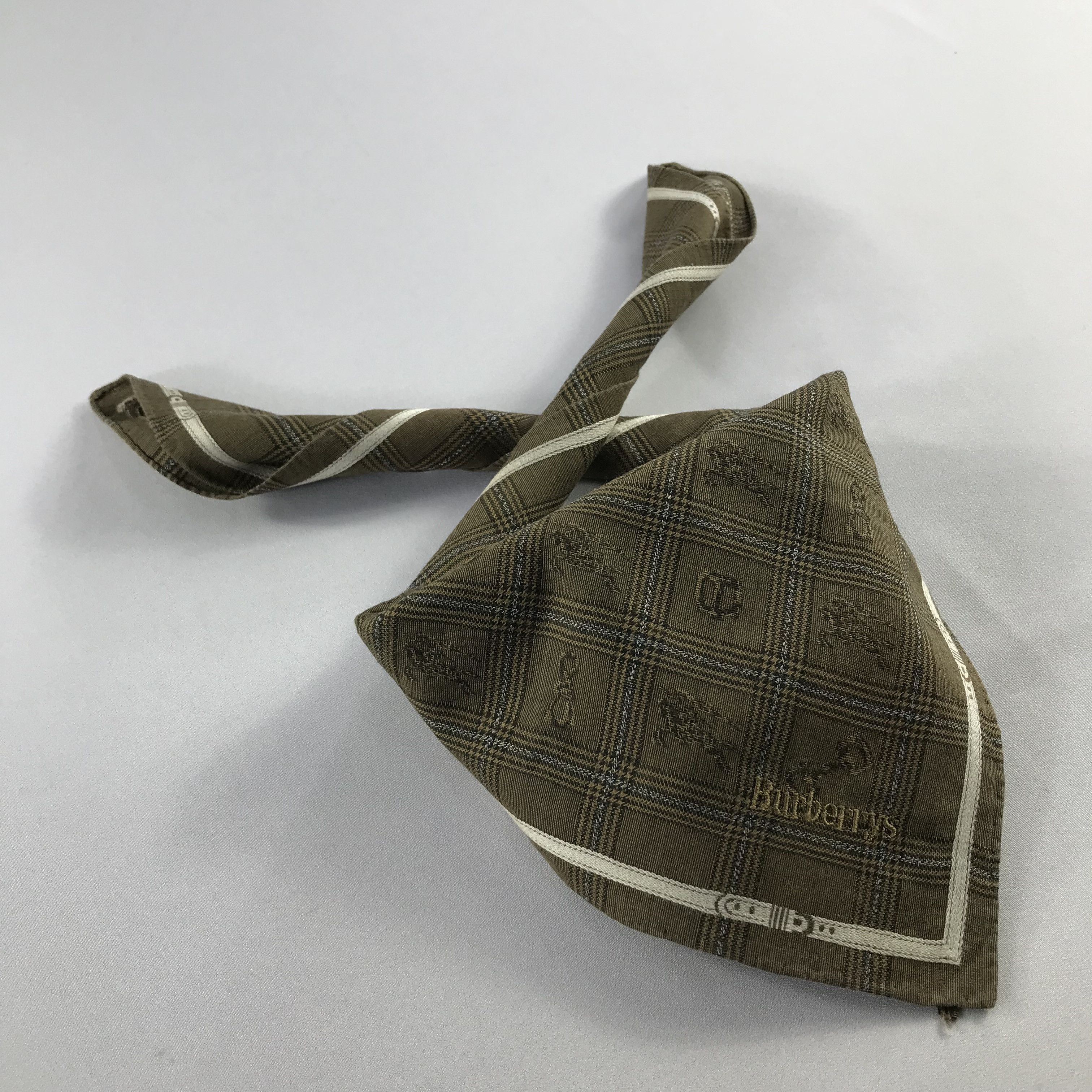 Burberry Burberry Handkerchief / Bandana / Neckerchief C754 Size ONE SIZE - 1 Thumbnail