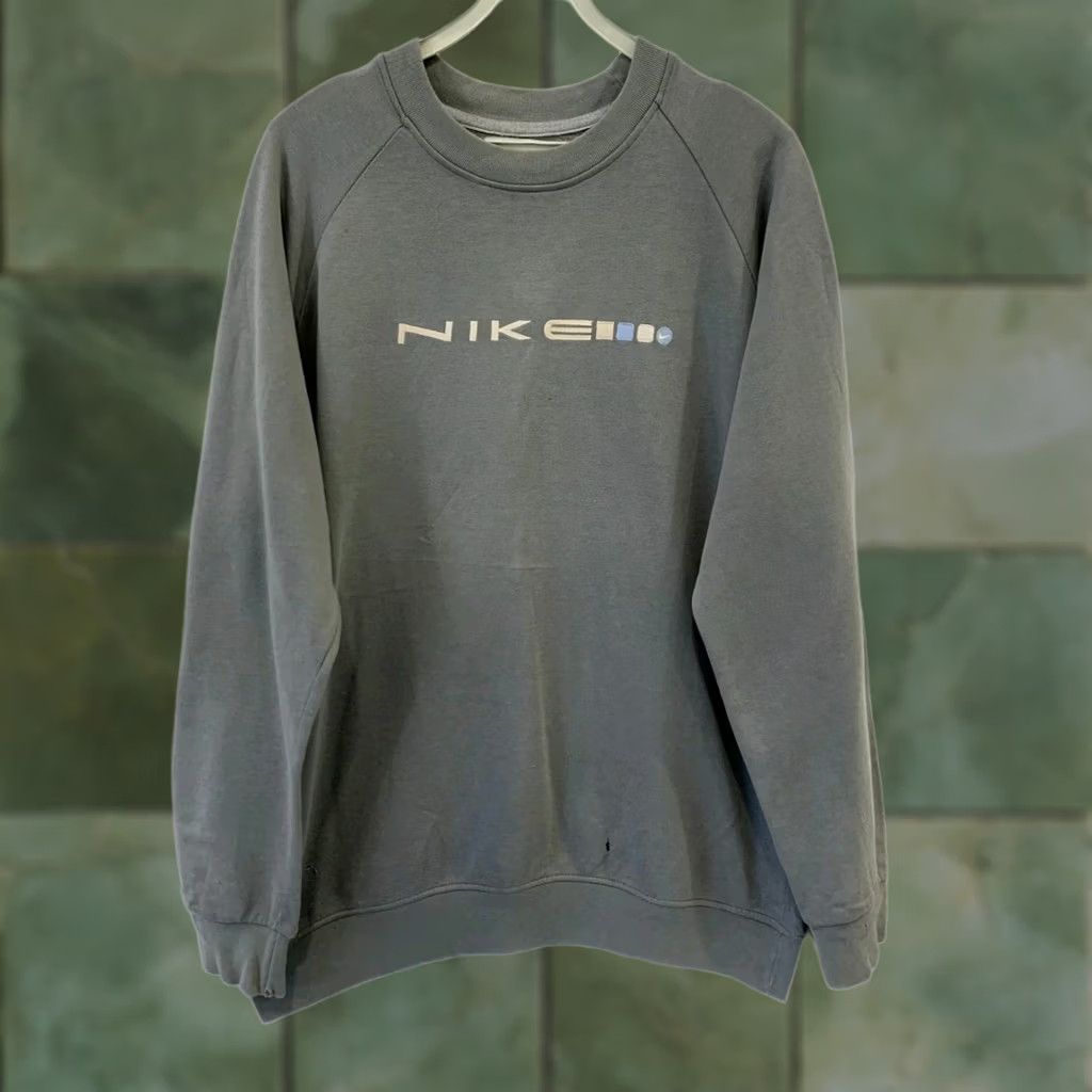 Nike VINTAGE Nike Crewneck Sweatshirt Gray Mens XL 90s Retro Swoosh Made in USA Size US XL / EU 56 / 4 - 1 Thumbnail