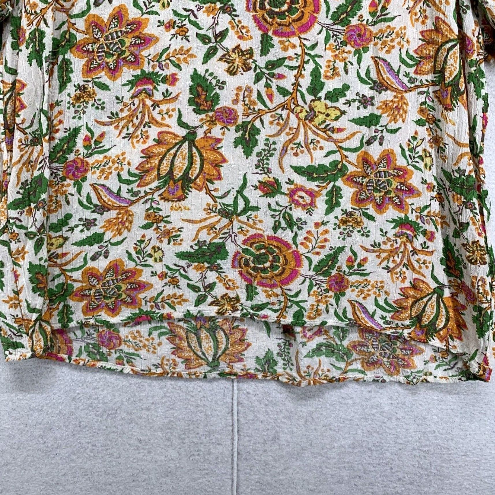 Nicole Miller VINTAGE Nicole Miller Women's Blouse S Floral Peasant Boho V Neck 3/4 Sleeve Rayon Size S / US 4 / IT 40 - 2 Thumbnail