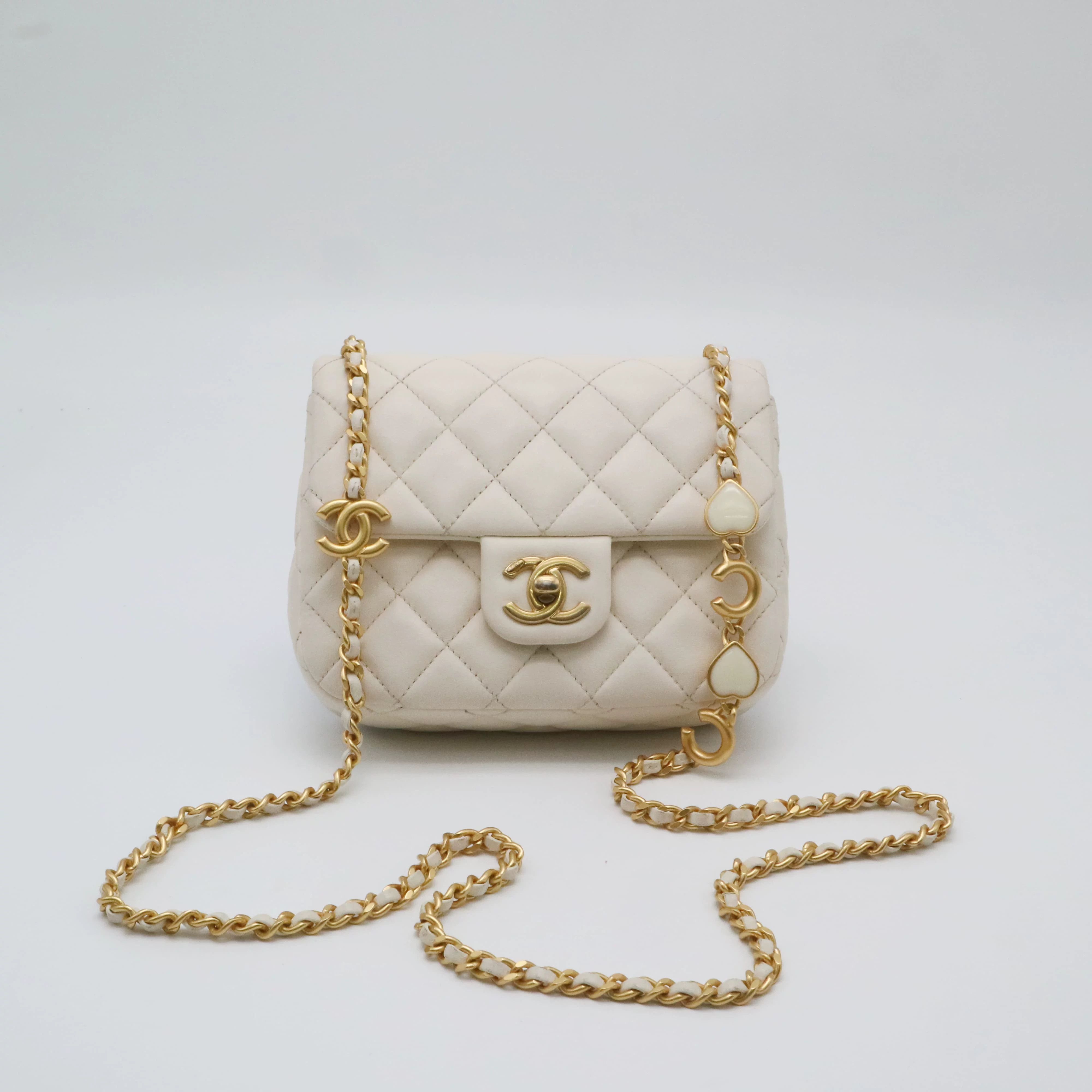 Chanel Pre-loved Bag Very good condition Size ONE SIZE - 1 Thumbnail