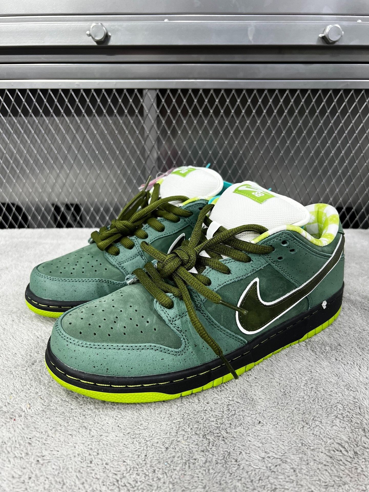 Nike Nike DUNK Green Lowtop Sneakers 44 Men Size US 10.5 / EU 43-44 - 1 Thumbnail