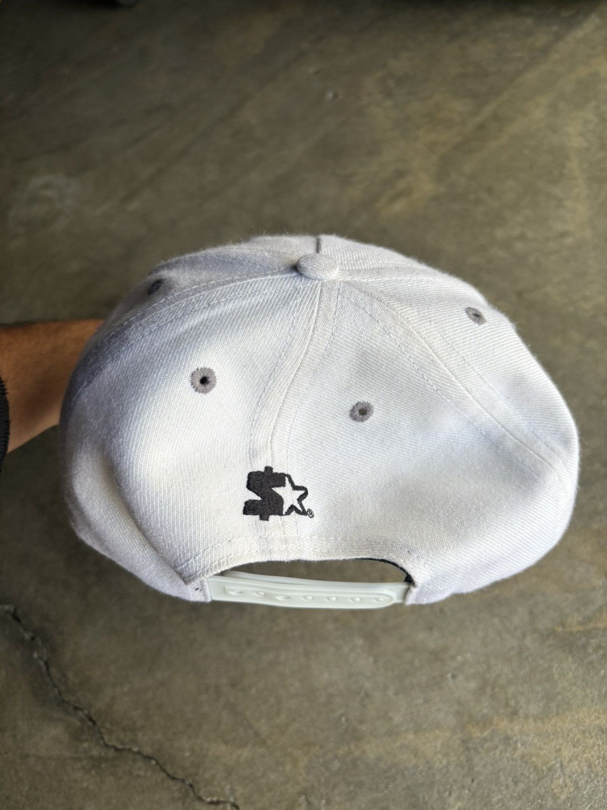 Supreme White Supreme Wrap Around Logo Snapback hat Size ONE SIZE - 4 Thumbnail