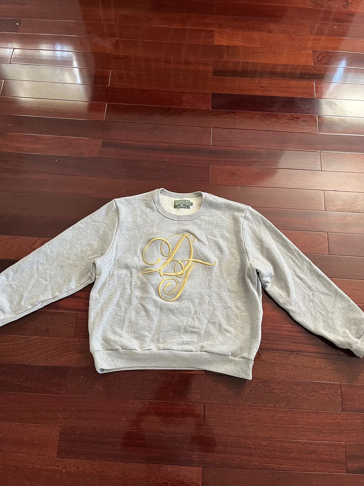 DENIM TEARS DT Metallic Gold Script Crewneck Size US XXL / EU 58 / 5 - 1 Thumbnail