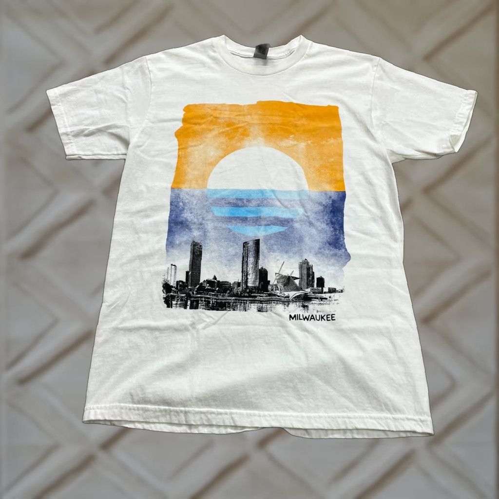 Gildan Gildan Hammer Crew Neck T-Shirt Unisex Medium White Graphic Milwaukee Cotton Tee Size US M / EU 48-50 / 2 - 1 Thumbnail