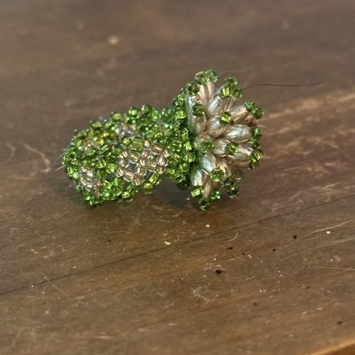 Vintage Vintage green and silver woven beaded starburst ring Size ONE SIZE - 5 Thumbnail