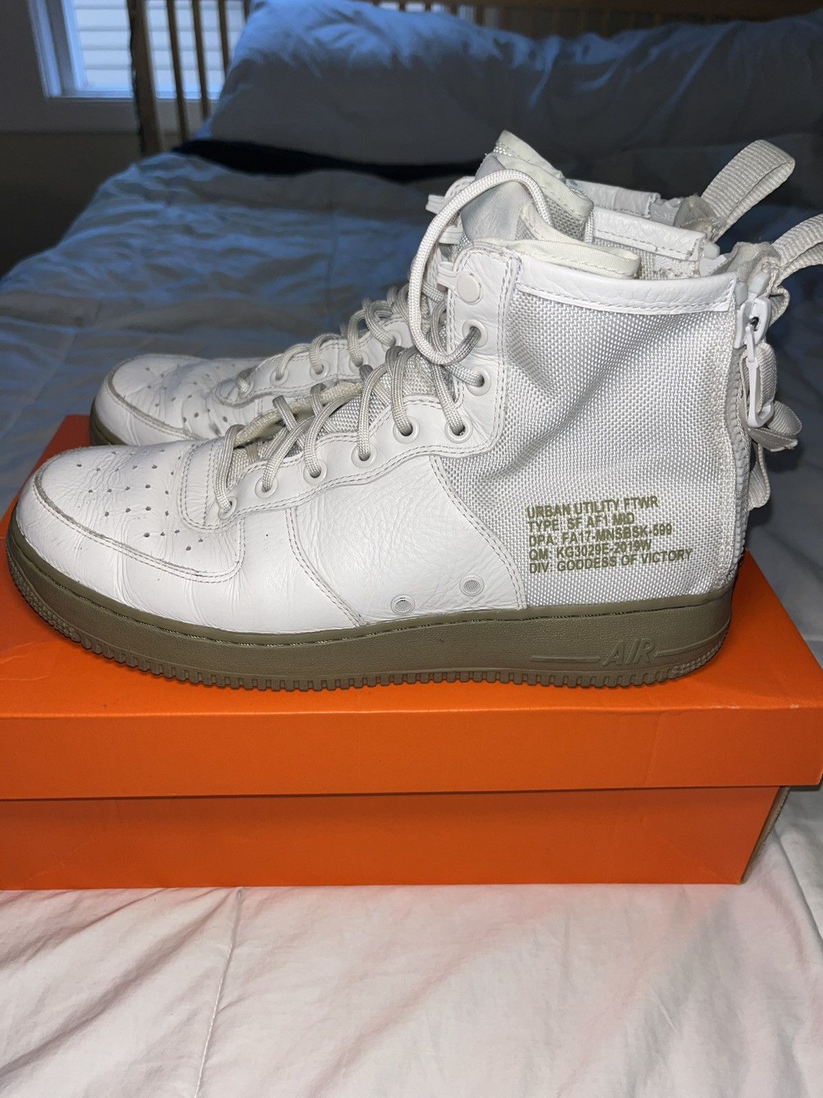 Nike Nike SF Air Force 1 Mid Size US 11 / EU 44 - 6 Thumbnail