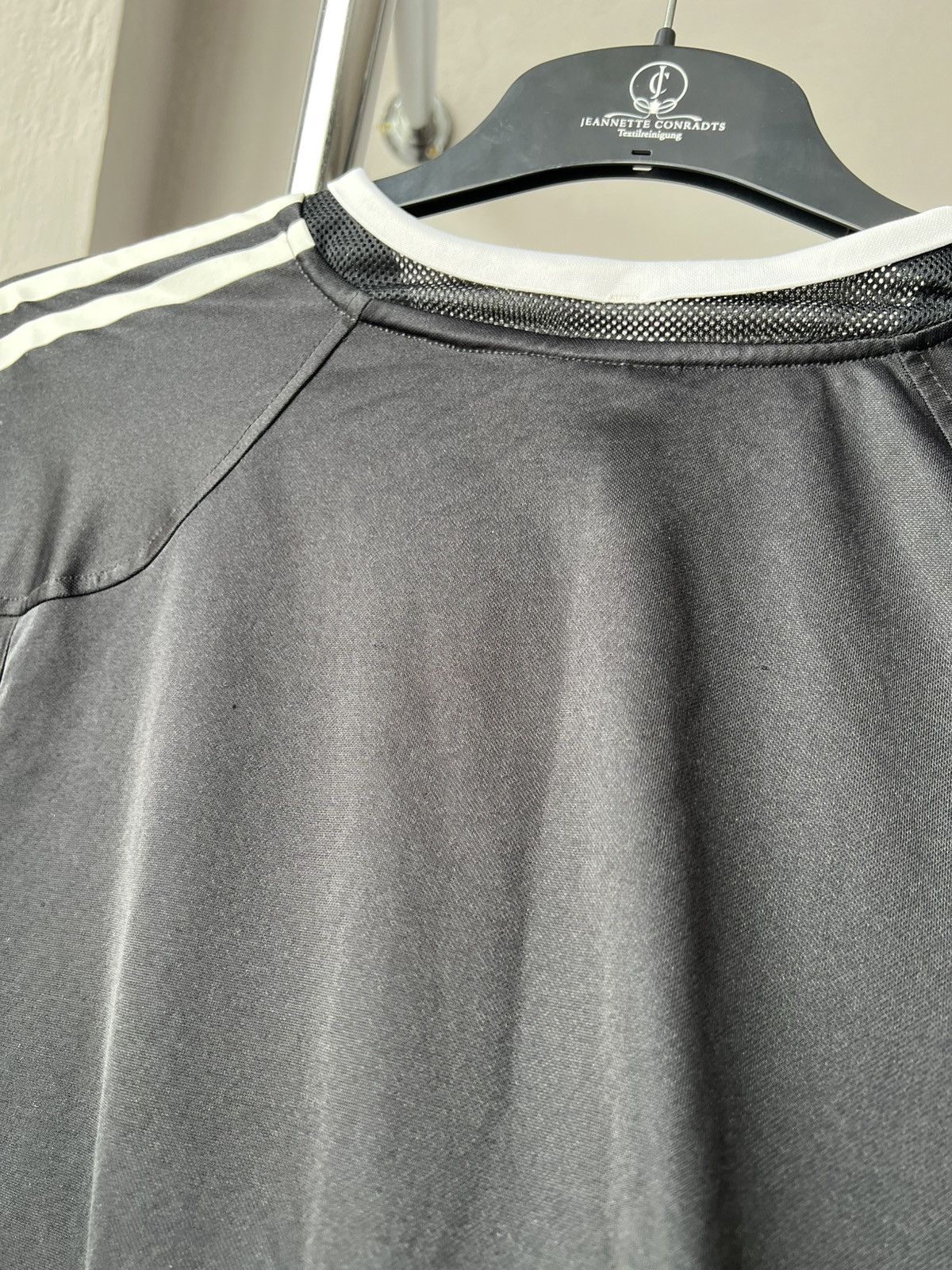Adidas 2004/05 REAL MADRID AWAY SOCCER JERSEY FOOTBALL SHIRT L Size US L / EU 52-54 / 3 - 20 Thumbnail