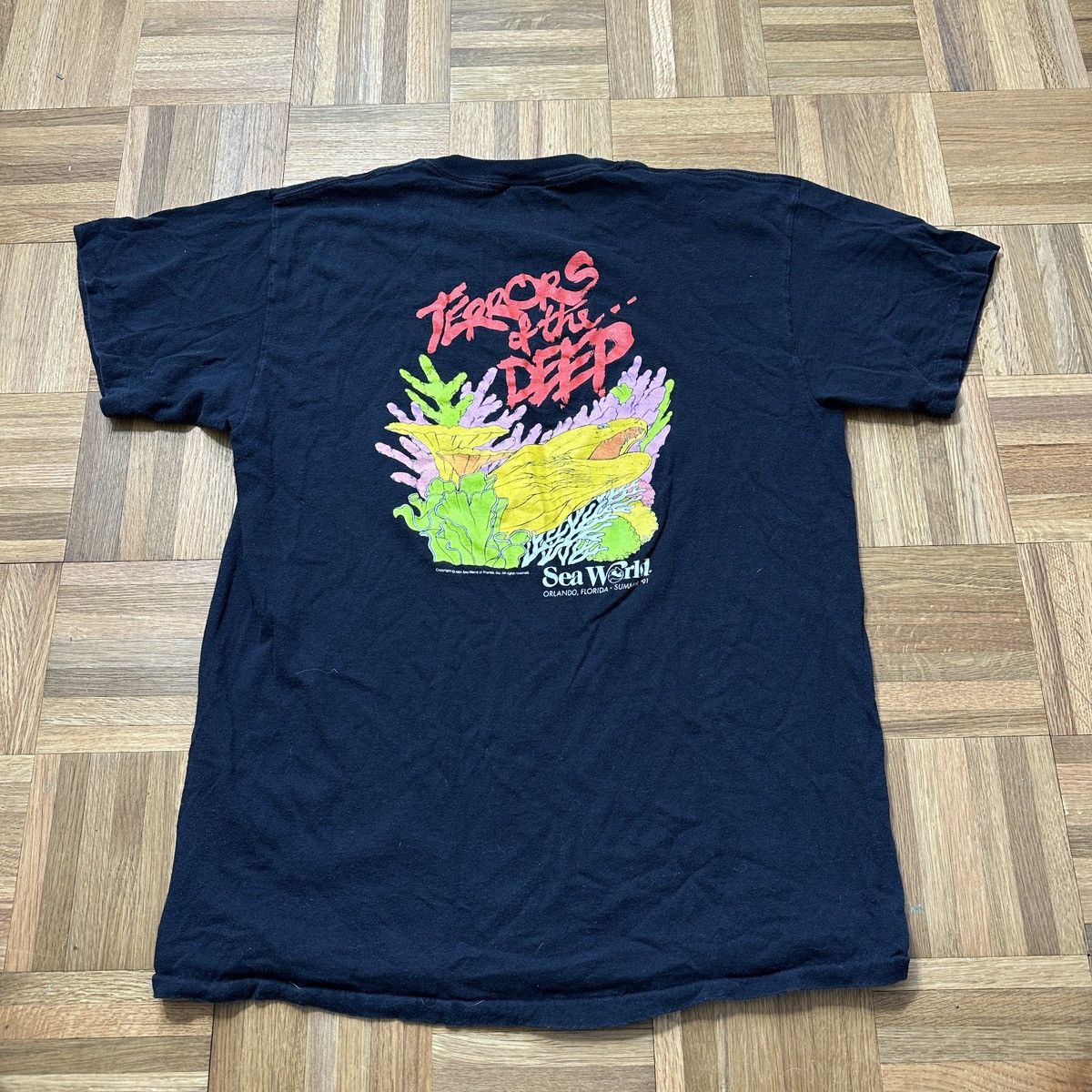 Tultex Vintage Sea World Terrors of the Deep tee Size US L / EU 52-54 / 3 - 1 Thumbnail