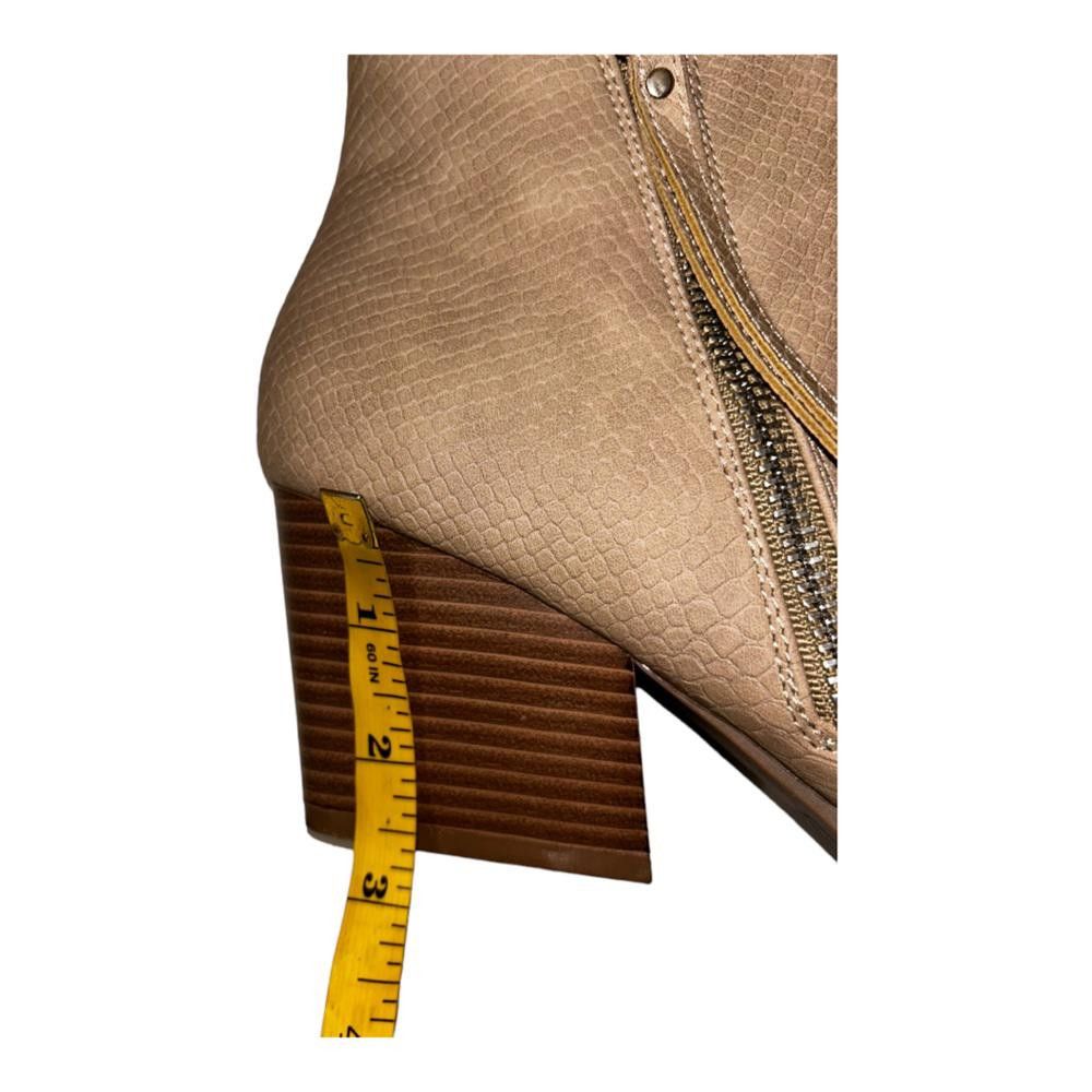 Designer Zby l Pointed Toe Chelsea Boots Size 9 Size US 9 / IT 39 - 7 Thumbnail