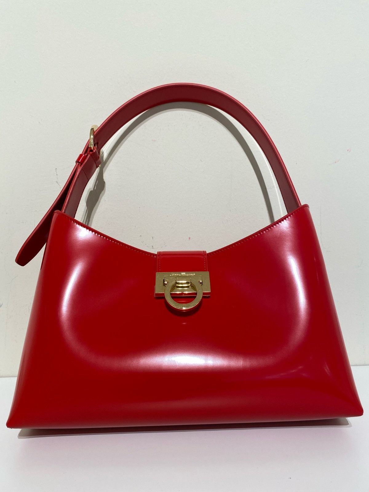 Salvatore Ferragamo o1s1rm1224 Size: OS / Trifolio Bag in Flame Red Size ONE SIZE - 1 Preview