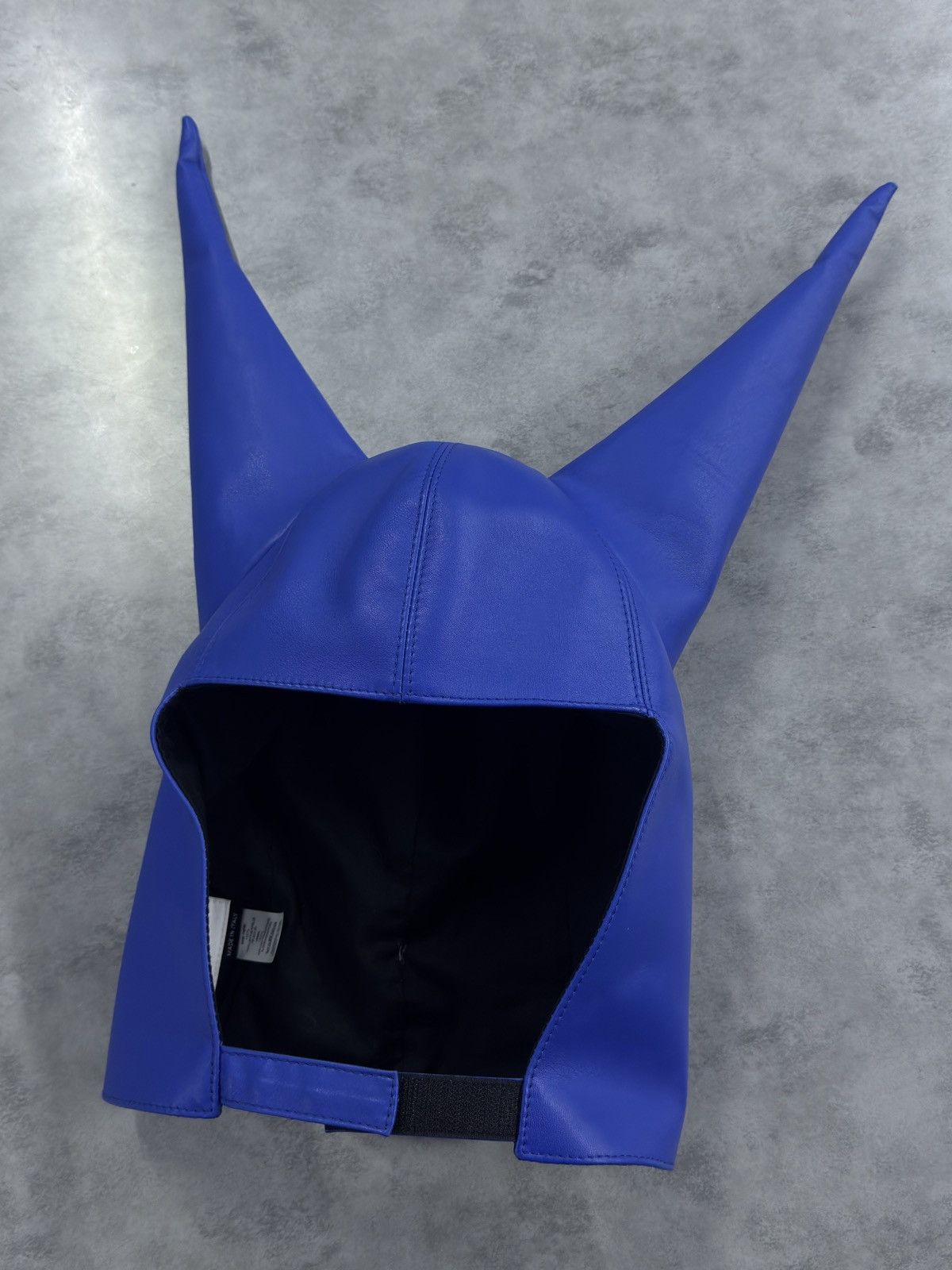 帽子 Shayne Oliver/Anonymous Club Dunce Cap Anonymous Club - LEATHER DUNCE CAP | HBX - Globally Curated