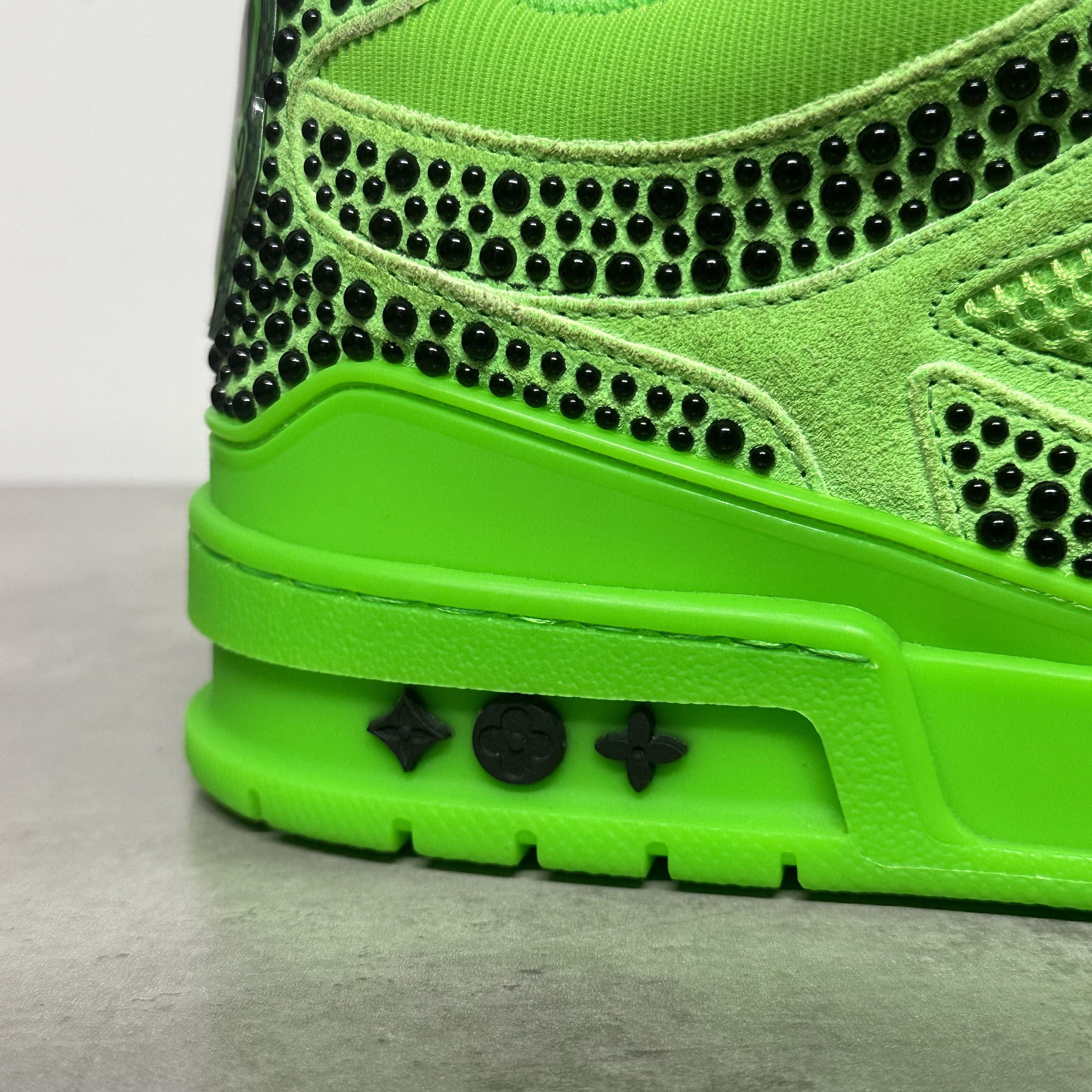 Louis Vuitton Louis Vuitton Skate US9.5 LV Trainer Mens green trainer Size US 9.5 / EU 42-43 - 21 Thumbnail