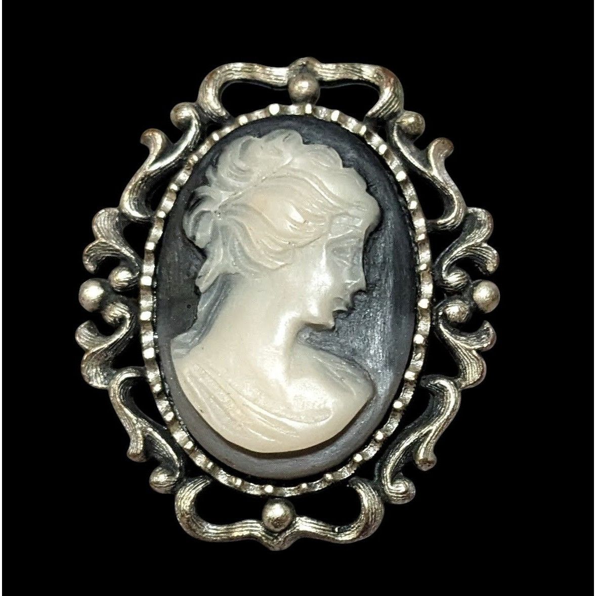 Other Vintage Victorian Style Black And White Cameo Brooch Size ONE SIZE - 2 Thumbnail