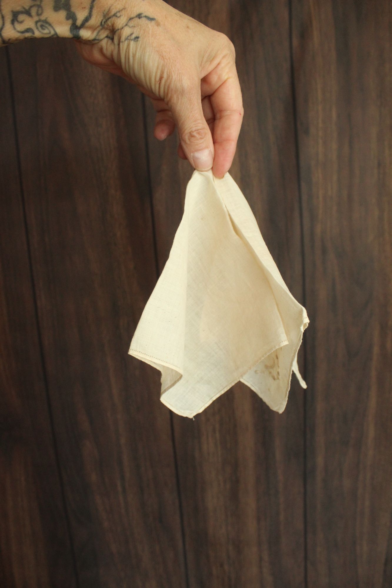 Vintage Vintage 1930s Handkerchief, Hand Plant Dyed Vintage Hankie Size ONE SIZE - 3 Thumbnail