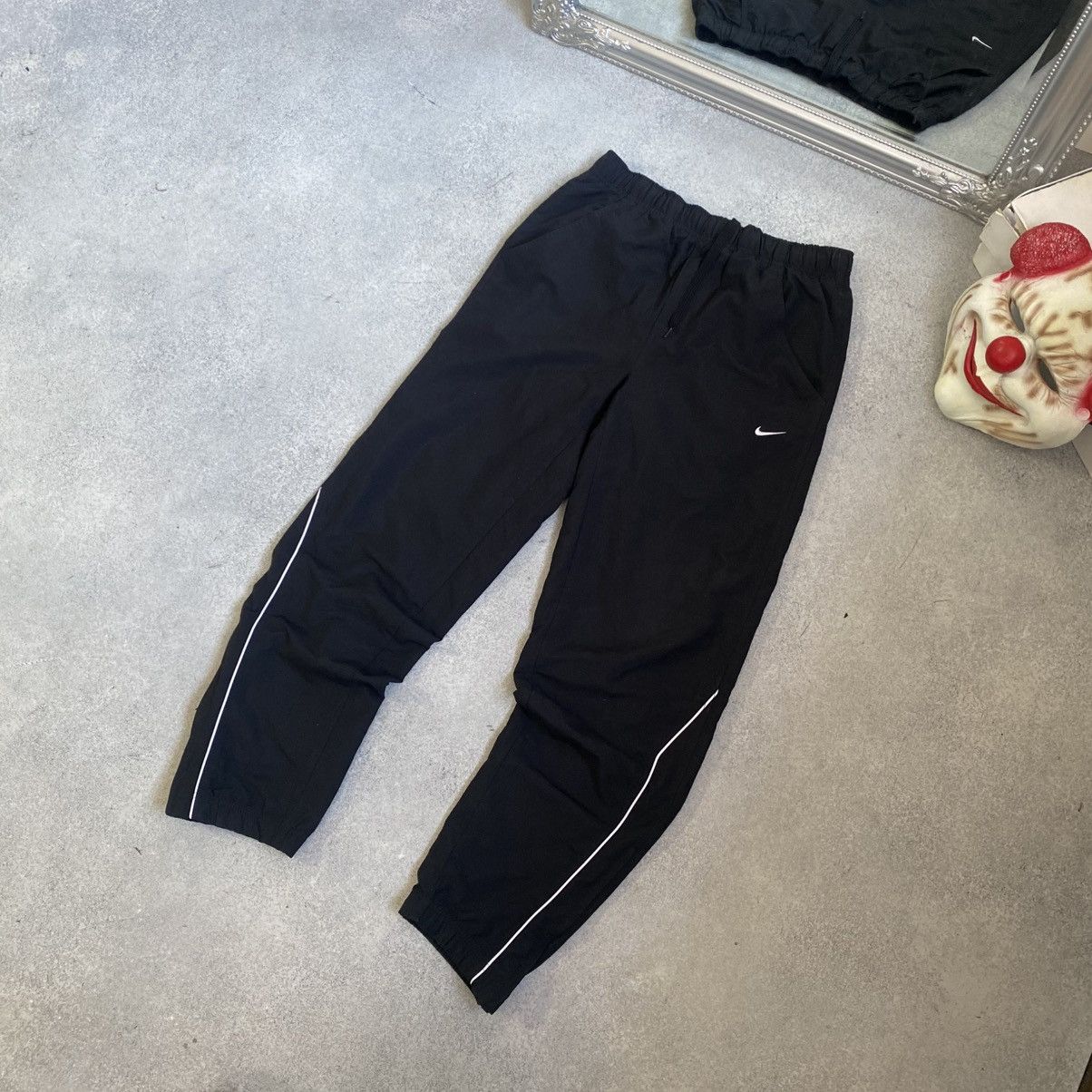 Nike Vintage Nike Track Pants Nylon Baggy Hype Y2K Size US 30 / EU 46 - 2 Thumbnail