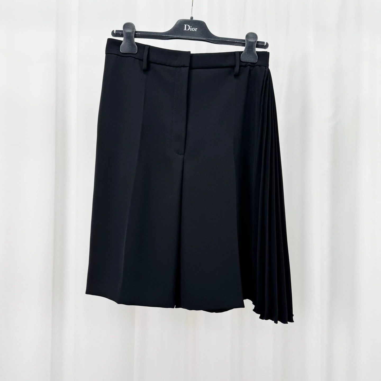 Prada Prada Pleated Tailored Shorts - dmc Size US 38 / EU 54 - 1 Thumbnail