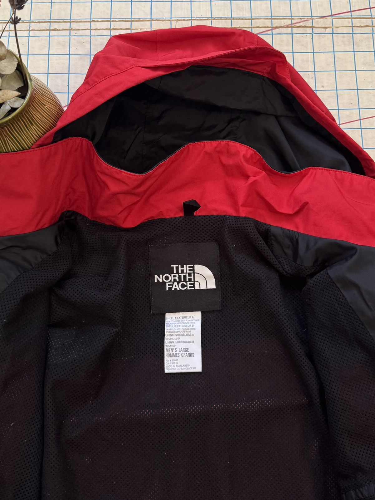 The North Face Vintage The North Face Hydroseal Jacket Black and Red Size L Size US L / EU 52-54 / 3 - 12 Thumbnail