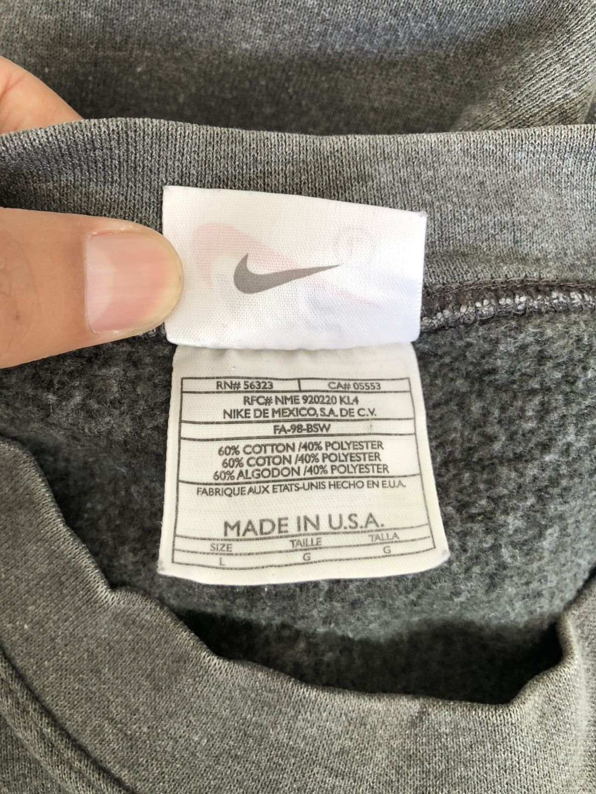 Nike Vintage Nike Embroidered Logo Sweatshirt Size US L / EU 52-54 / 3 - 17 Thumbnail