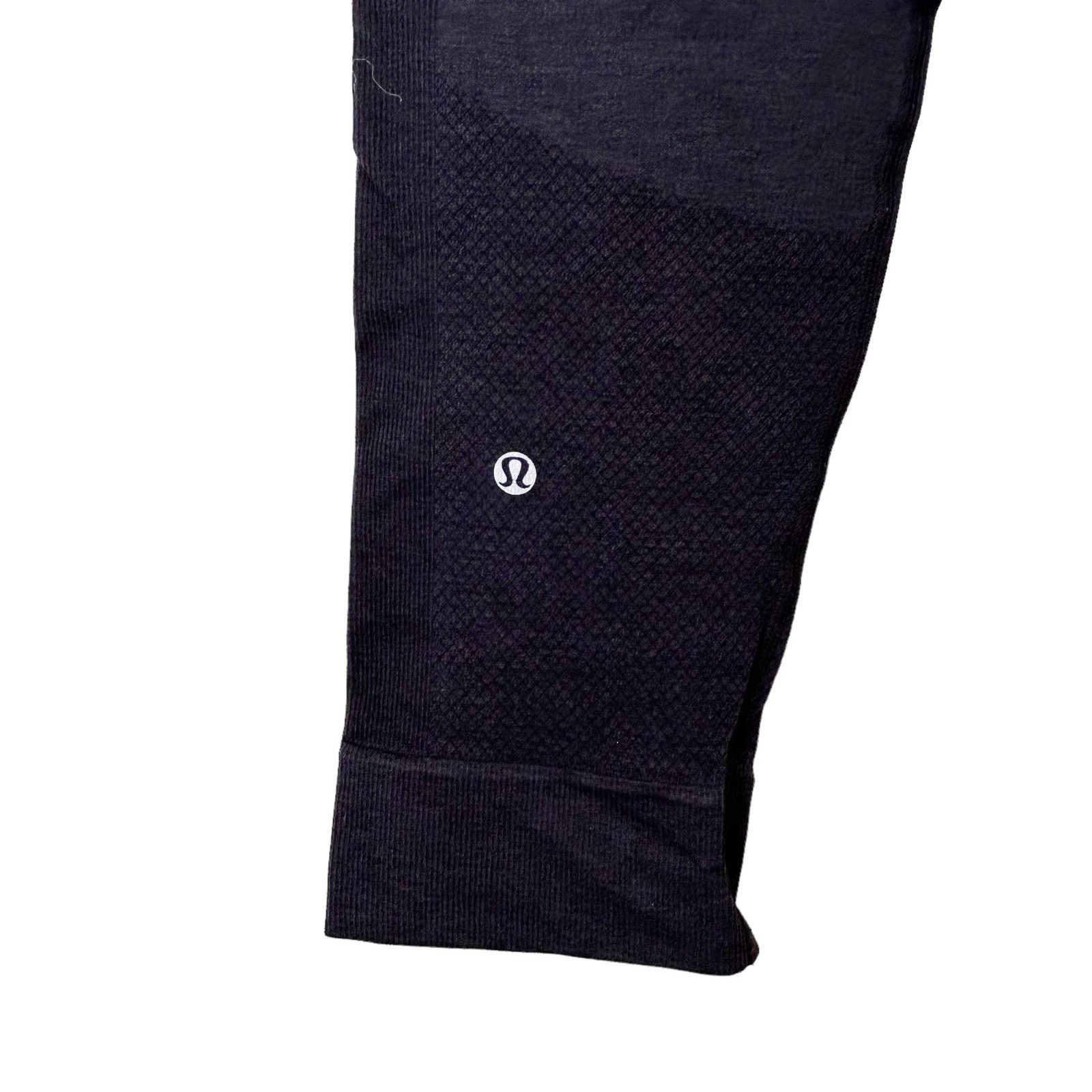 Lululemon Lululemon Seamlessly Street Cropped Leggings Sz 6 Size 28" / US 6 / IT 42 - 4 Thumbnail