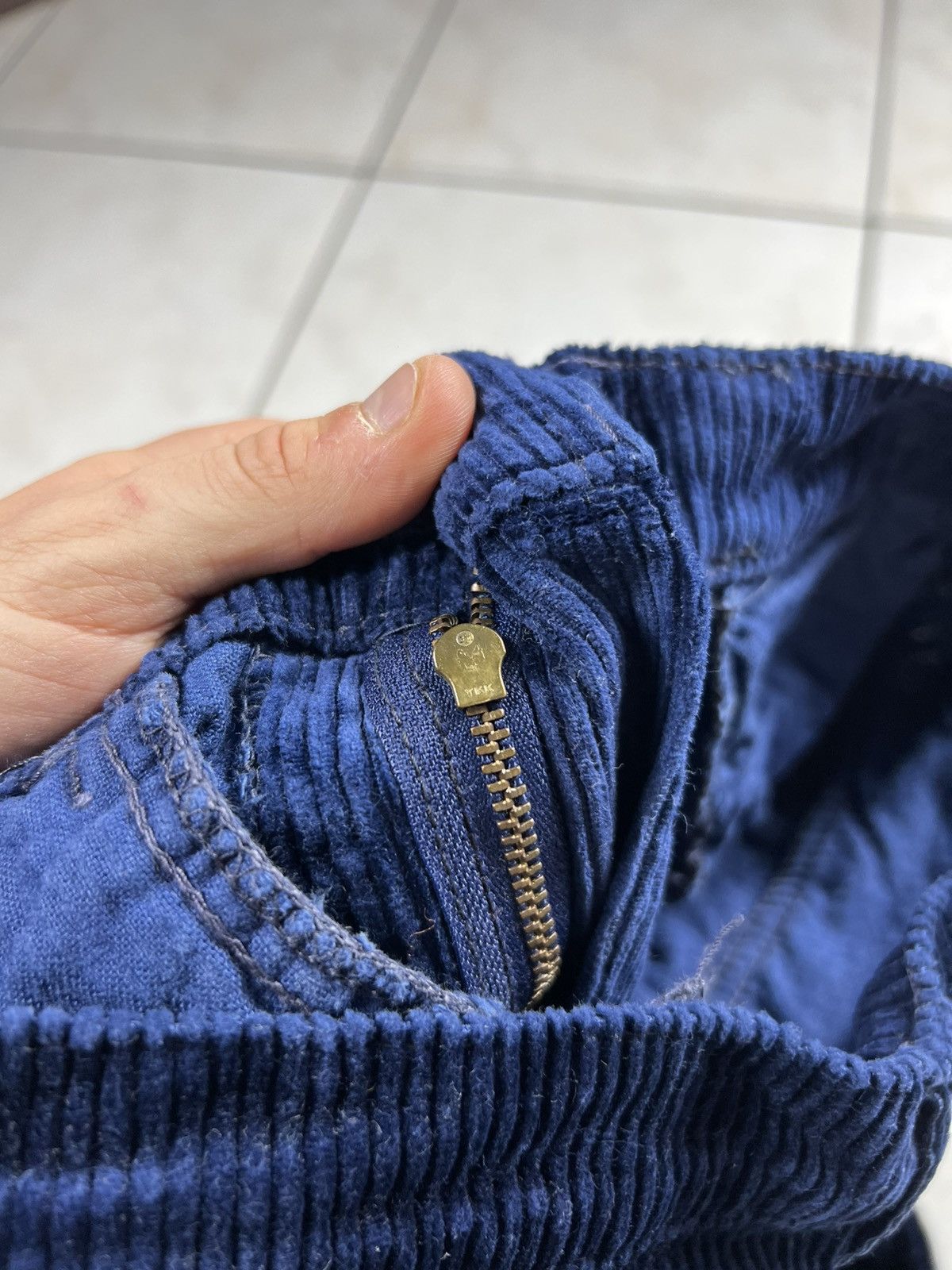 Levi's Vintage 70s Levi’s flared leg low waist y2k corduroy pants Size 27" / US 4 / IT 40 - 21 Thumbnail