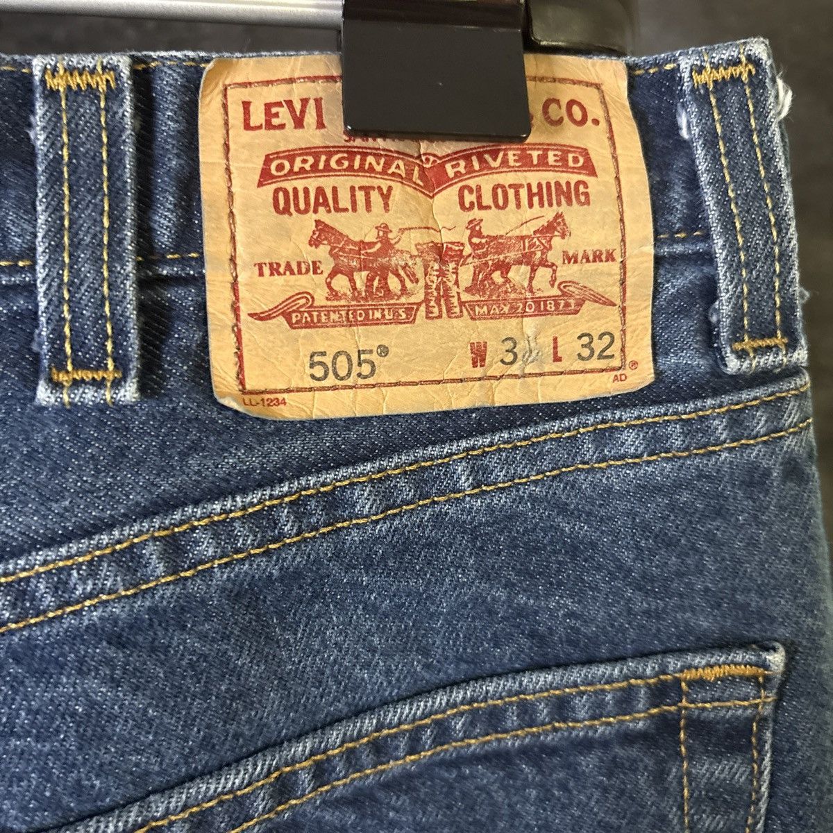 Levi's Levis 505 Mens Blue Denim Jeans Button Size 38 x 32 B7-4 Size US 38 / EU 54 - 6 Thumbnail
