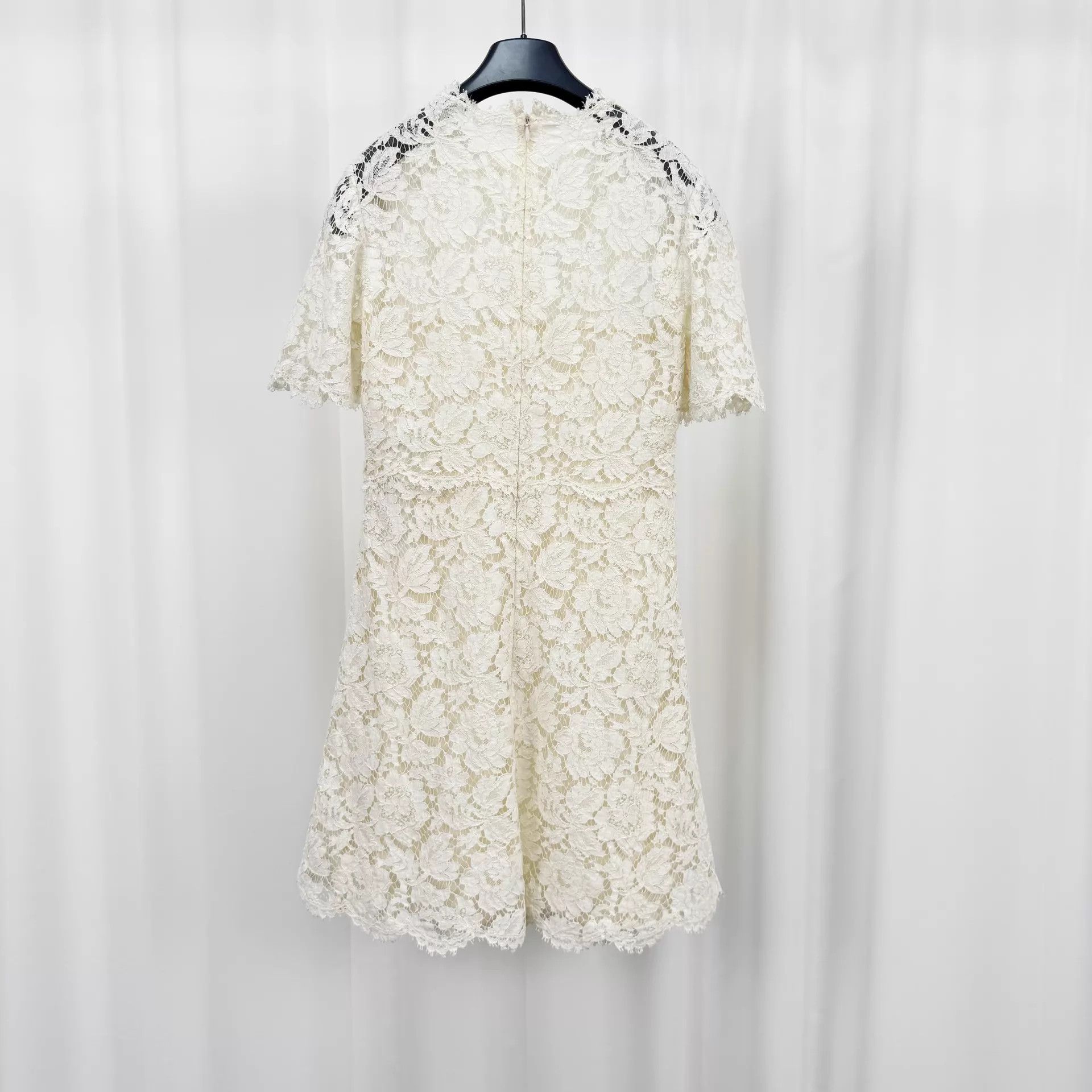 Valentino Valentino Women's Lace Dress 40 (98 New, Tagless) Size S / US 4 / IT 40 - 2 Thumbnail