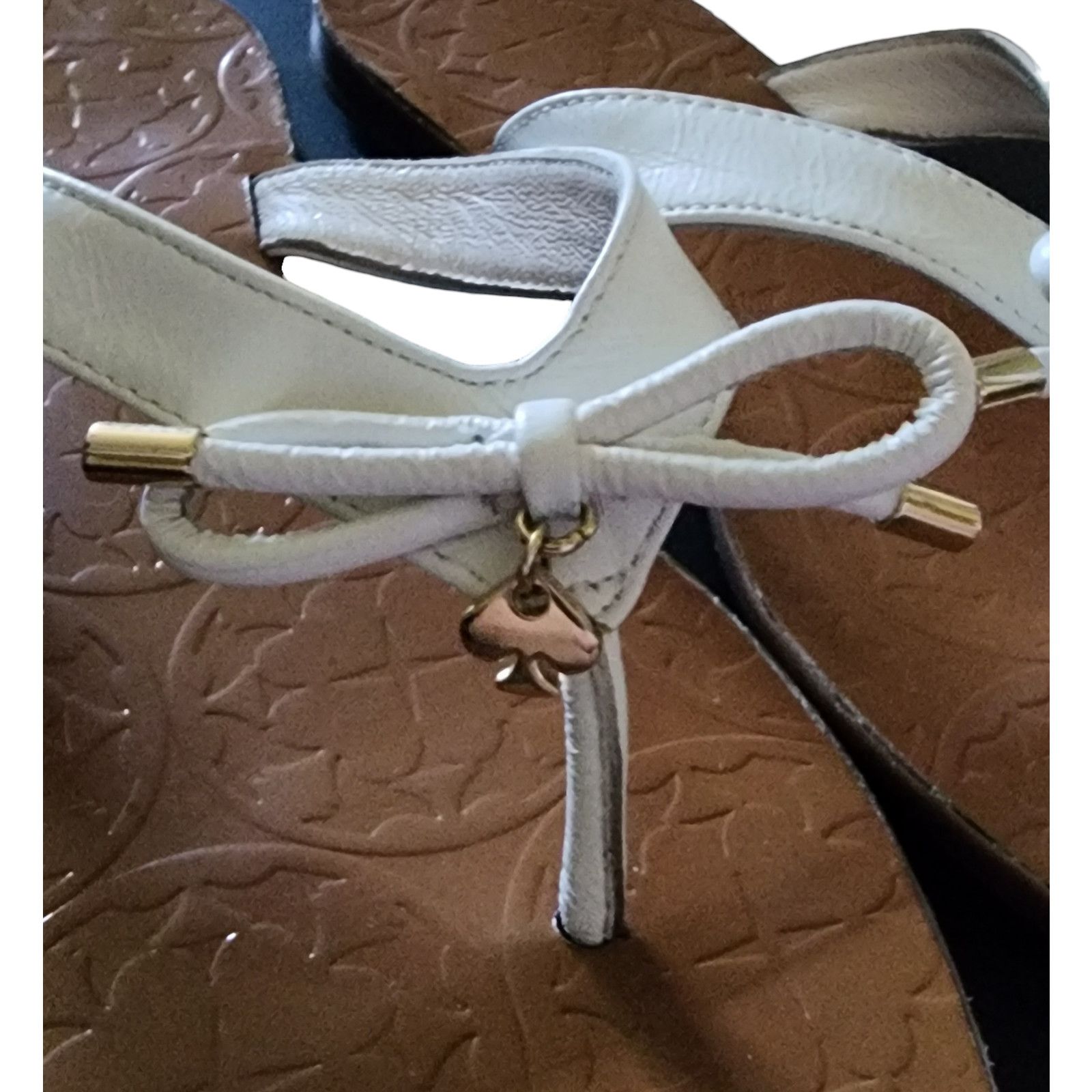 Kate Spade Kate Spade Charles White Thongs Sandals 7 M Bow Charm Size US 7 / IT 37 - 4 Thumbnail