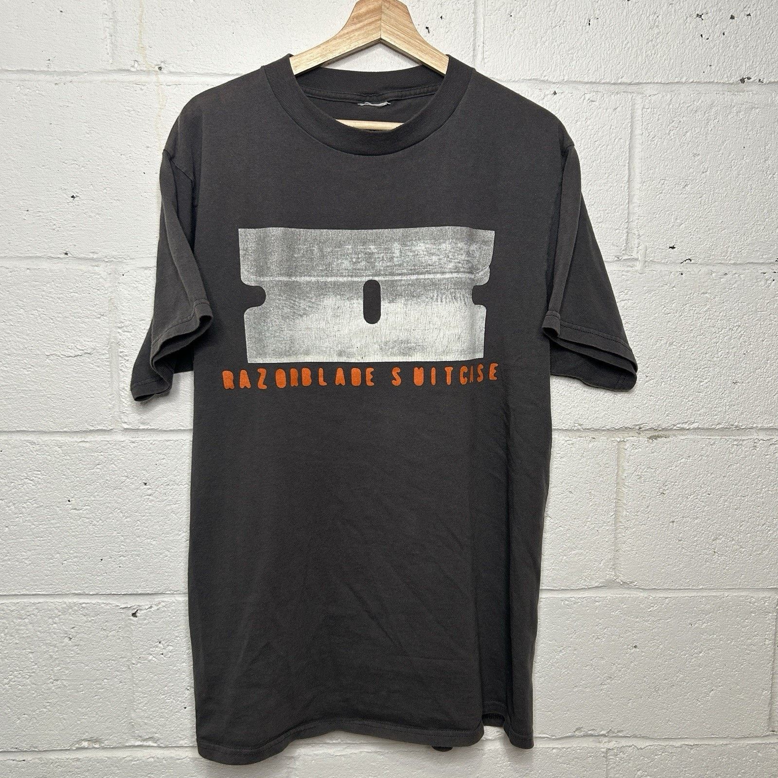 Giant Vintage 90s Bush Razorblade Suitcase Band T-Shirt “Grey” Size US L / EU 52-54 / 3 - 1 Thumbnail