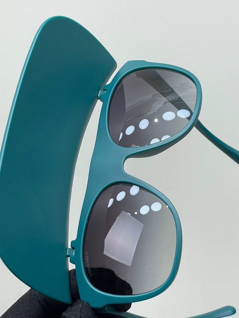 Chanel Chanel Logo Sunglasses with Case -2505 Size ONE SIZE - 5 Thumbnail