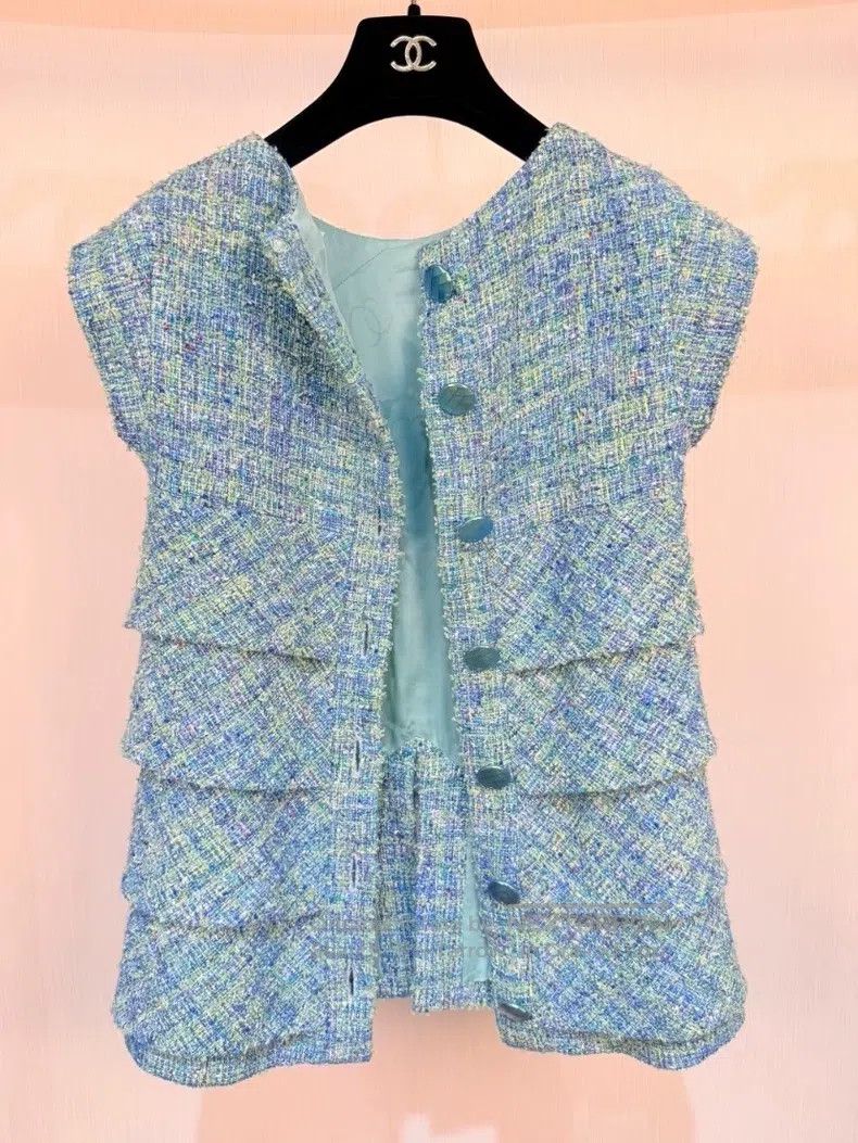 Chanel Chanel Waterfall series grass cakes with coats on both sid Size XXS / US 00 / IT 34 - 2 Thumbnail