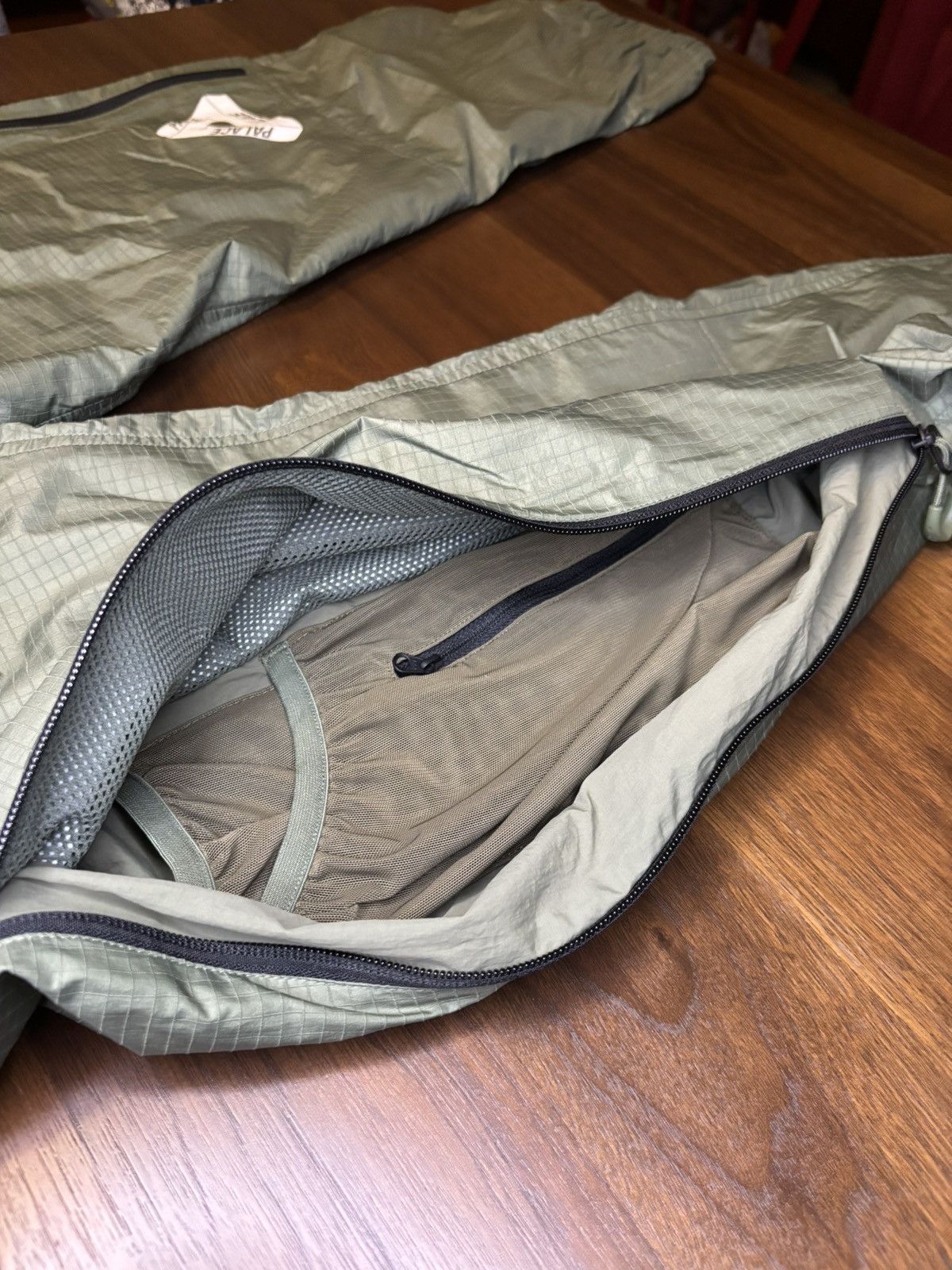 Palace Palace Zip-It Shell pant ‘olive’ Size US 36 / EU 52 - 4 Thumbnail