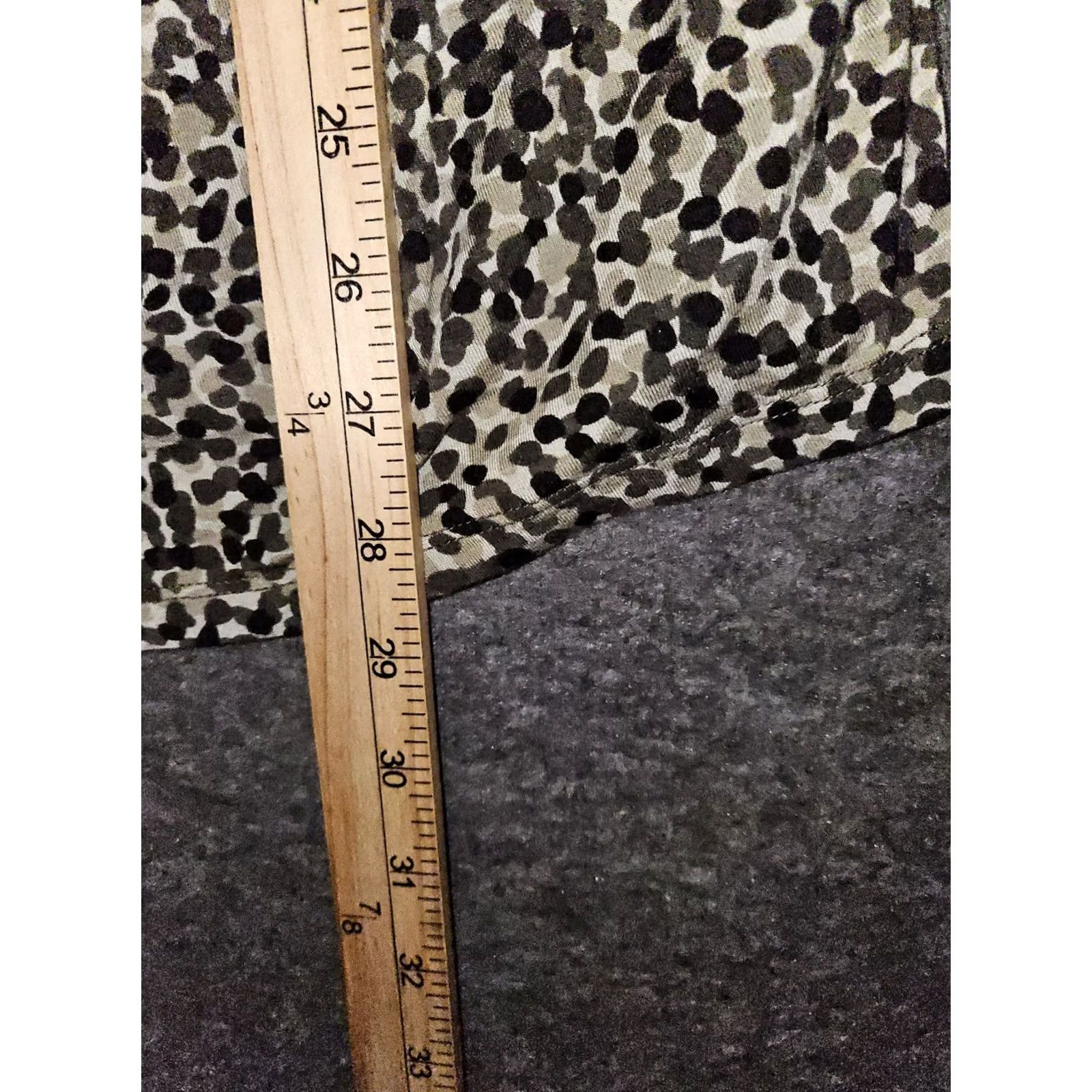Michael Kors VINTAGE Michael Kors Top Women's L Sleeveless Camo Cheetah Stretch Scoop Neck Preppy Size L / US 10 / IT 46 - 4 Thumbnail