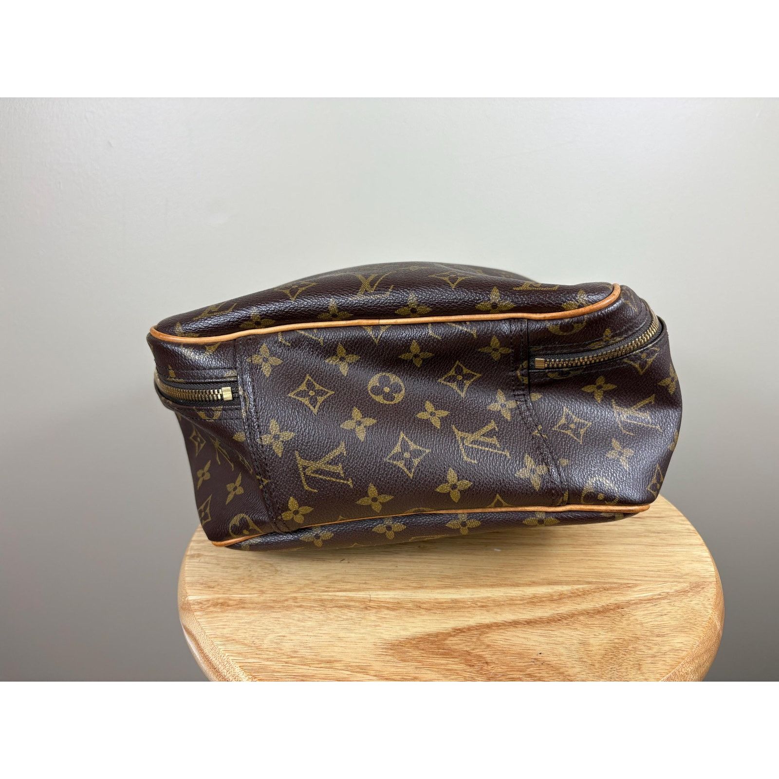 Louis Vuitton Authentic Louis Vuitton Excursion Hand Bag Monogram Size ONE SIZE - 5 Thumbnail