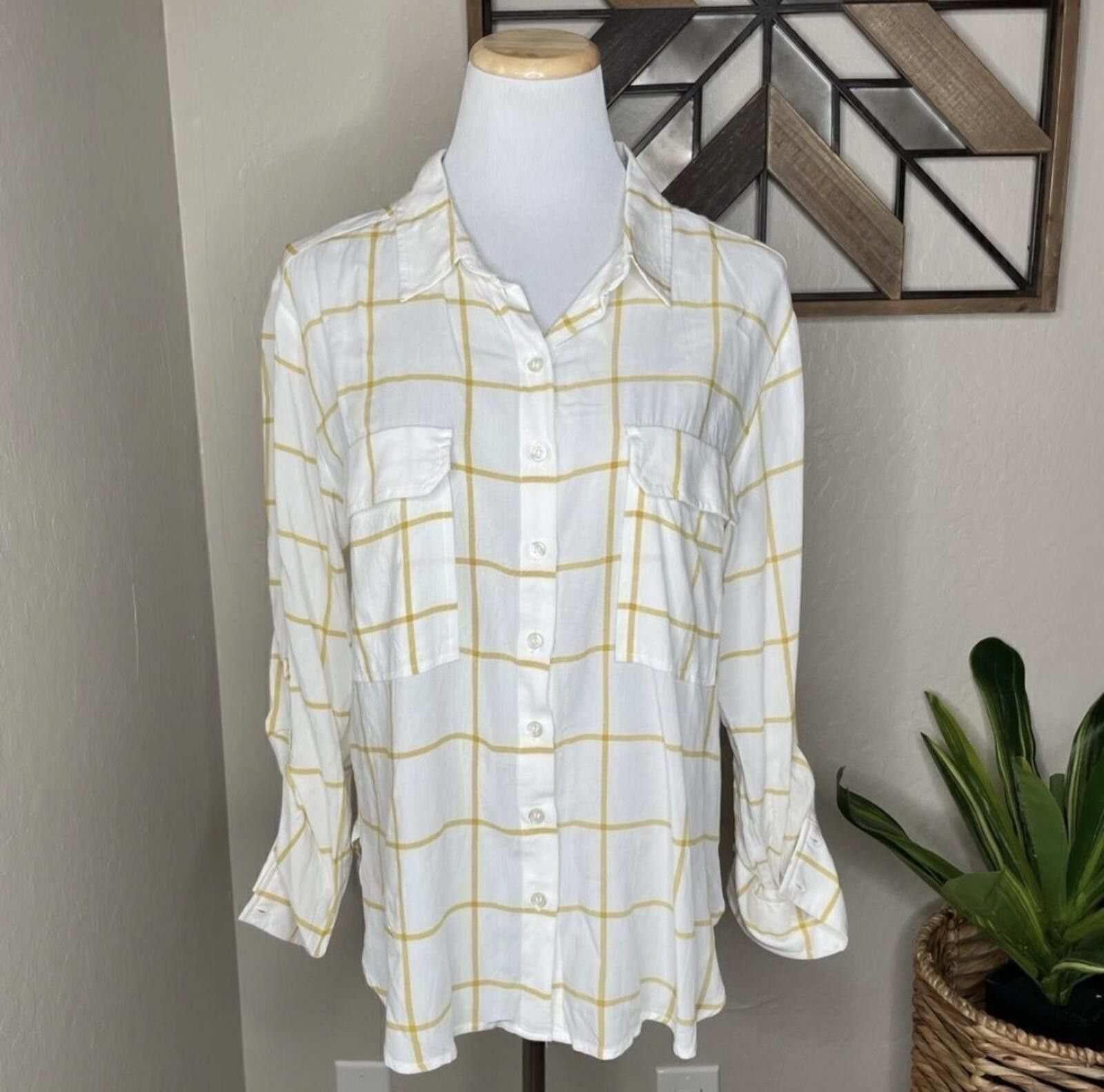 Forever 21 Forever 21 button up Size M / US 6-8 / IT 42-44 - 1 Thumbnail