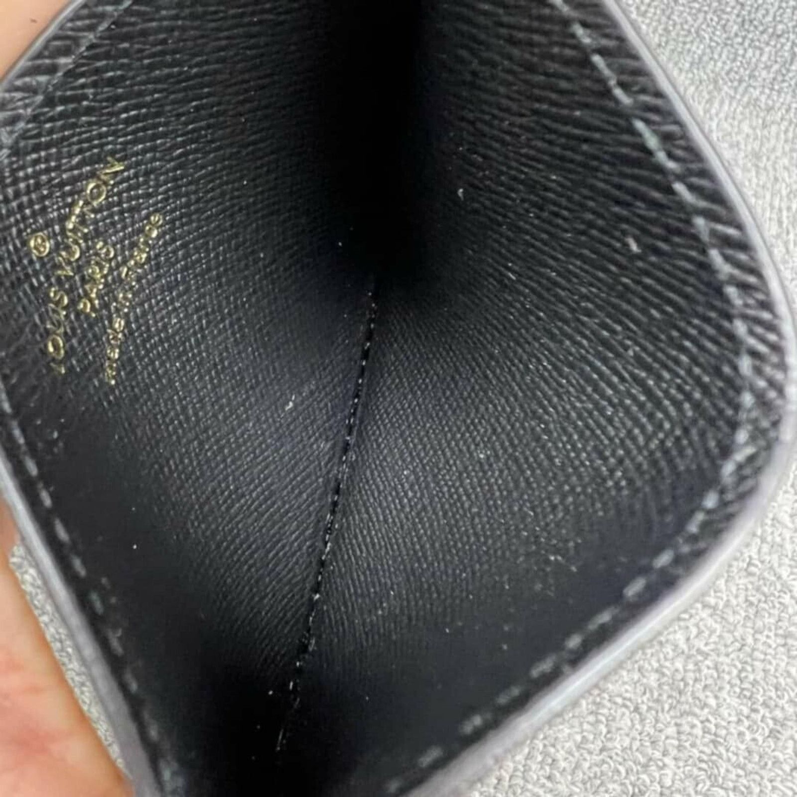 Louis Vuitton 100% Authentic Louis Vuitton Leather Card Case 178-101924 Size ONE SIZE - 10 Thumbnail