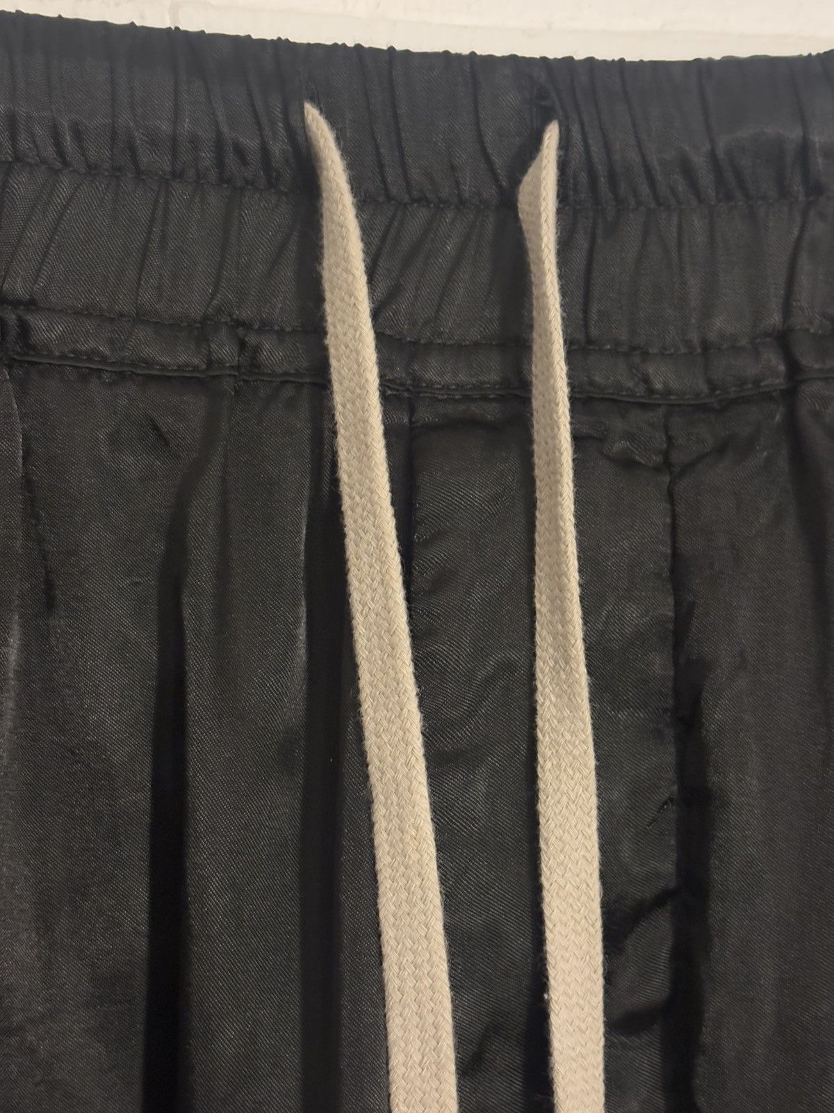 Rick Owens Rick Owen’s Larry short in black 100% cupro Size US 26 / EU 42 - 3 Thumbnail