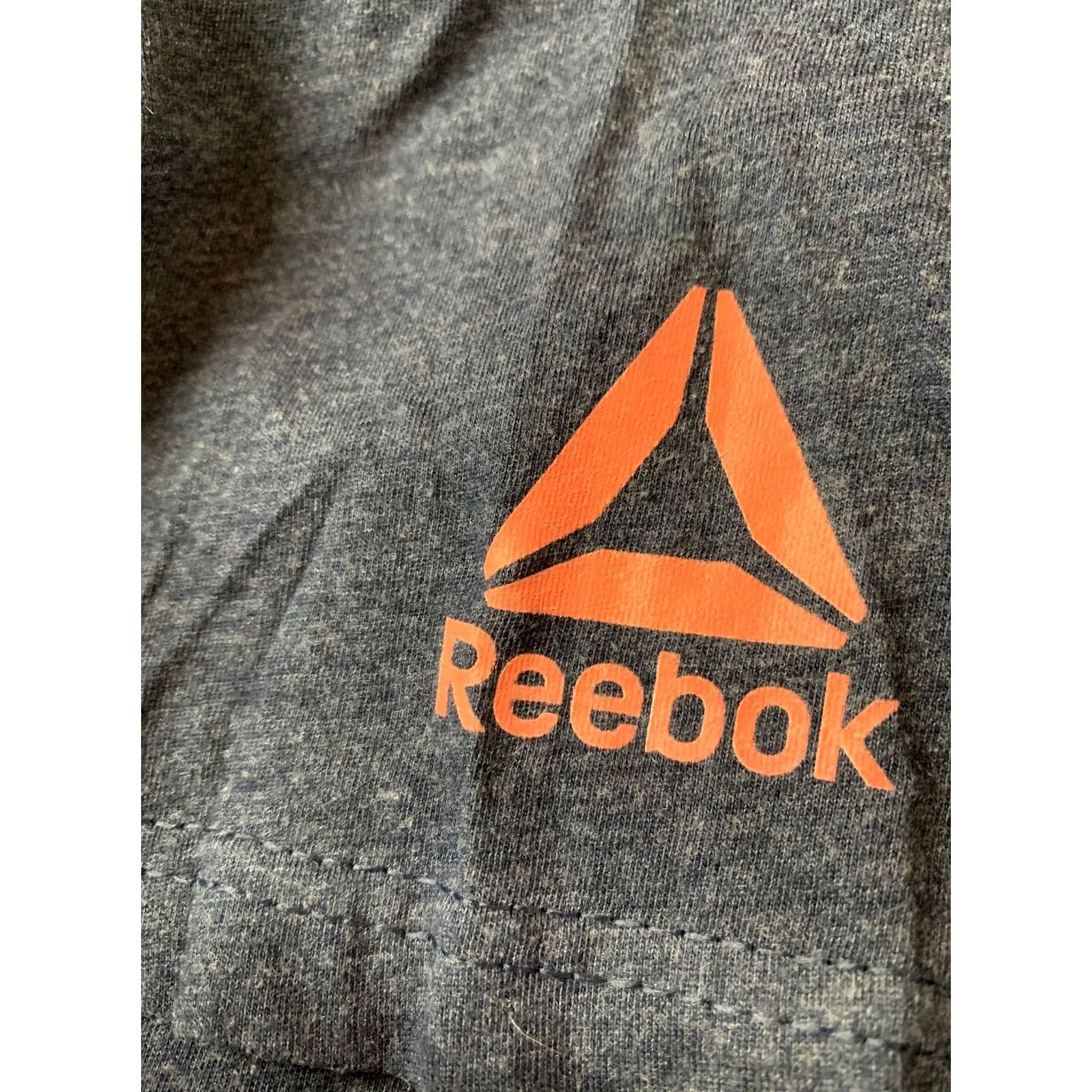 Reebok REEBOK LONDON PERFORMANCE ORIGINAL MEN CASUAL SHIRT T-SHIRT TEE JERSEY SIZE M Gray Short Sleeve T-Shirt 100% Cotton Sports Logo Classic Fit Mens Size US M / EU 48-50 / 2 - 4 Thumbnail