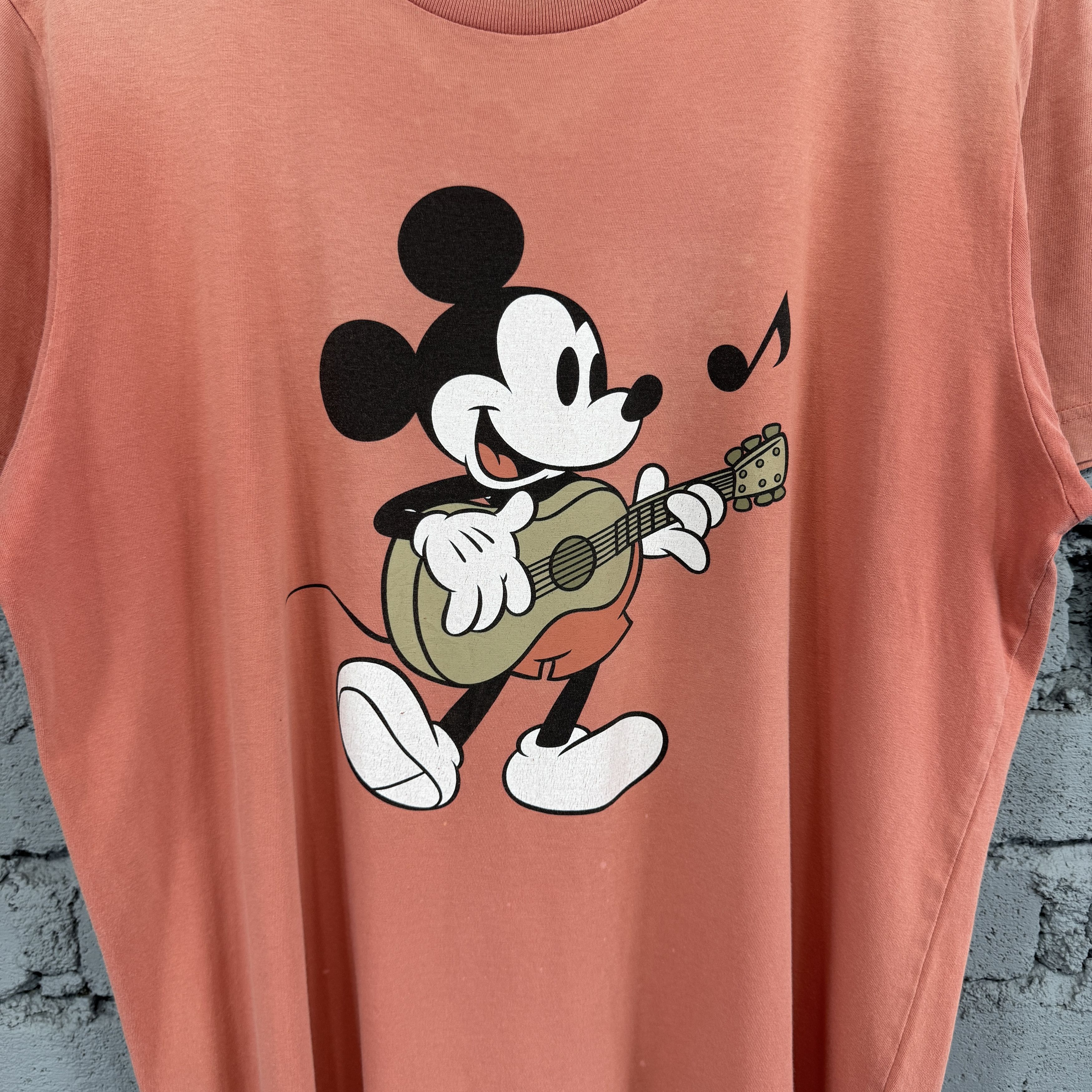 Uniqlo Uniqlo C Mickey Mouse Playing Guitar Sunfaded Tshirt Size US L / EU 52-54 / 3 - 3 Thumbnail