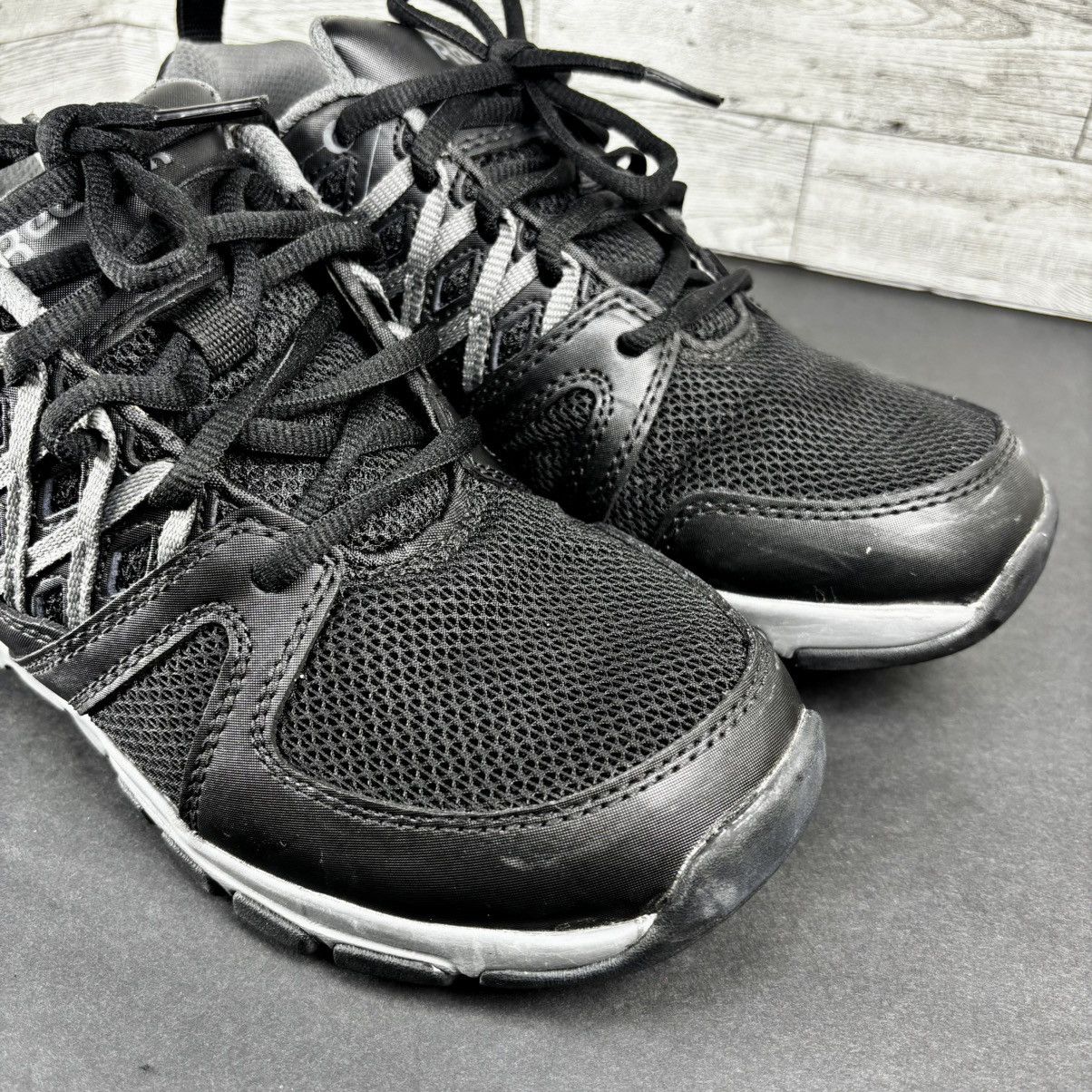 Reebok REEBOK MEN'S ATHLETIC SHOE BLACK WITH GREY TRIM RB4015 Size US 7 / EU 40 - 10 Thumbnail