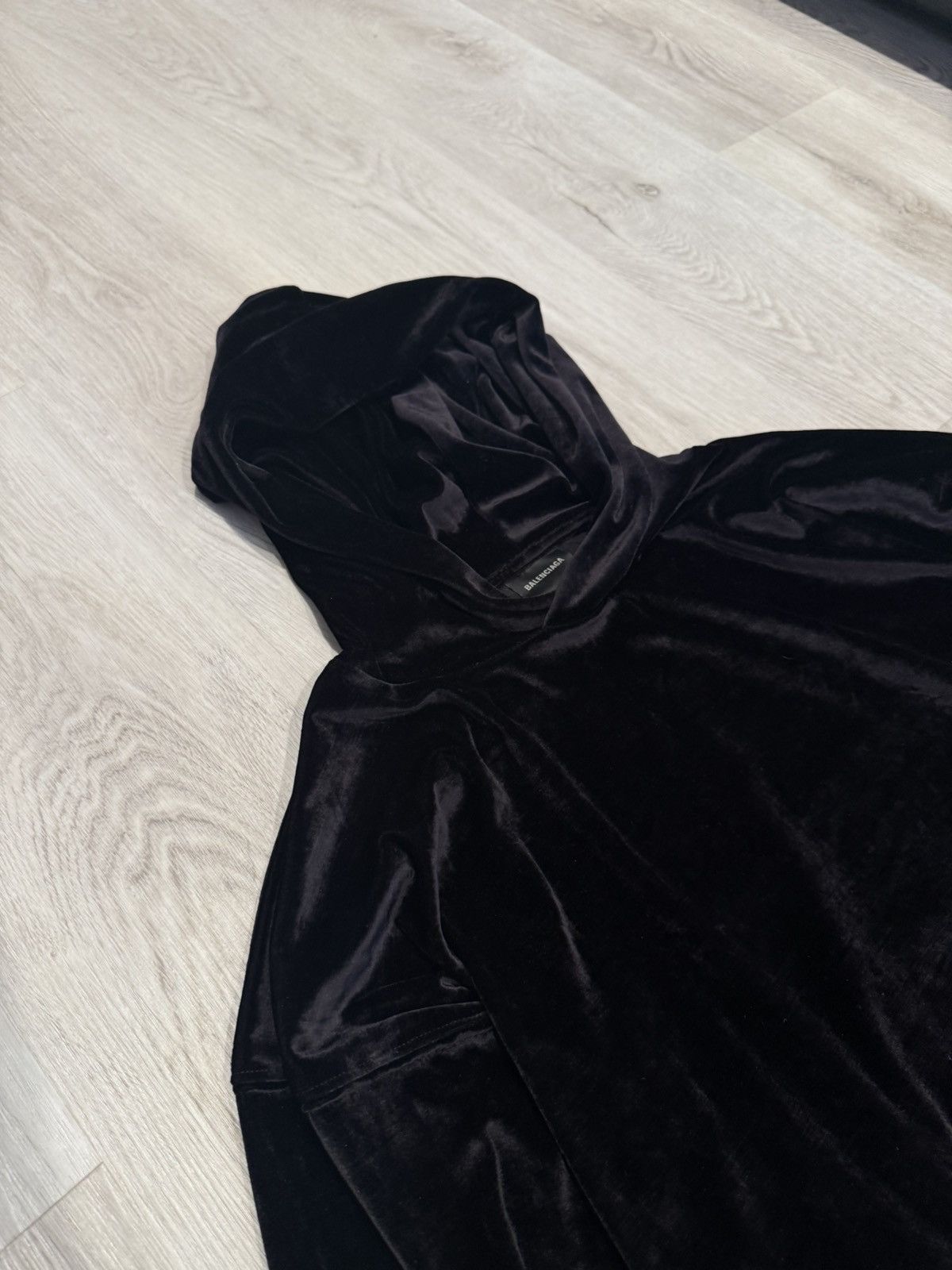 Balenciaga f/w 2022 velvet hoodie!! Size US M / EU 48-50 / 2 - 4 Thumbnail