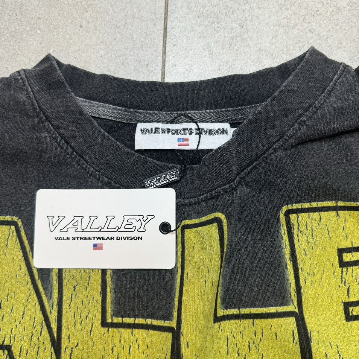 Vale Vale Forever Hellboy Long sleeve SIZE SMALL Size US S / EU 44-46 / 1 - 4 Thumbnail