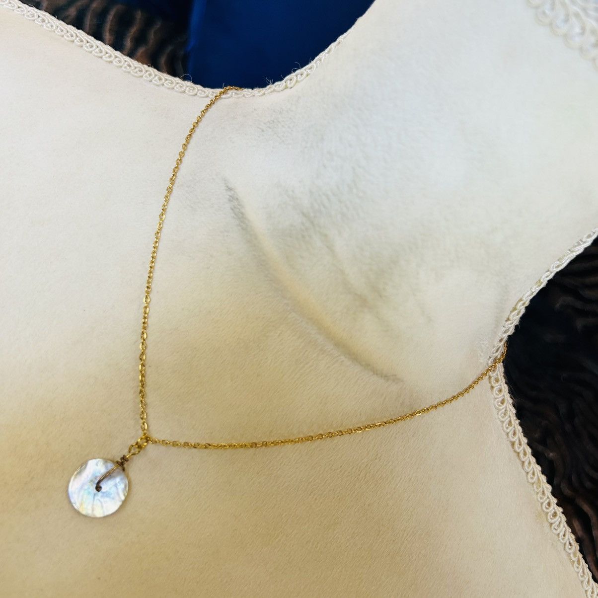 Handmade Handcrafted vintage shell pendant on chain necklace Size ONE SIZE - 2 Thumbnail