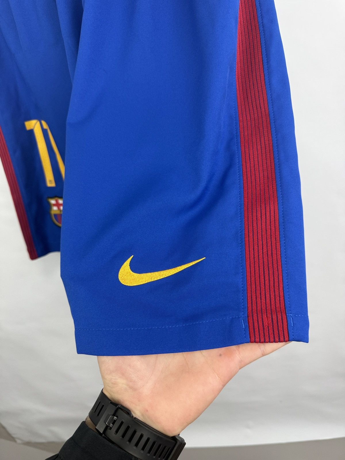 Nike 🇪🇸 2016 F. C. Barcelona Neymar Nike Soccer Shorts Rare Retro Size US 32 / EU 48 - 4 Thumbnail