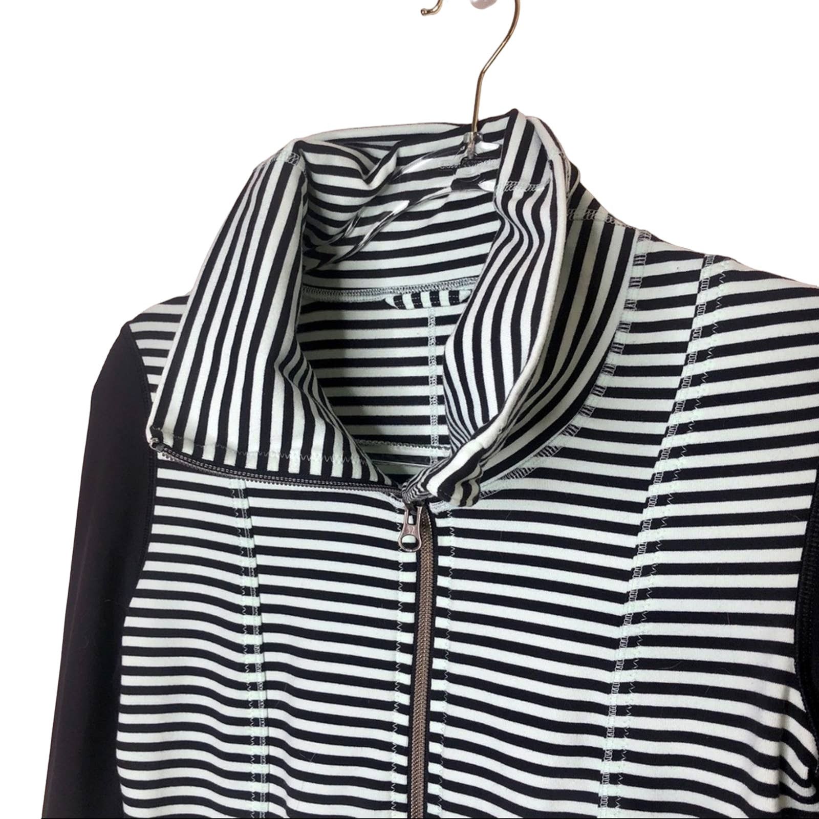 Lululemon Lululemon Daily Yoga Jacket Green Striped Zip Up Jacket 2 Size XS / US 0-2 / IT 36-38 - 5 Thumbnail