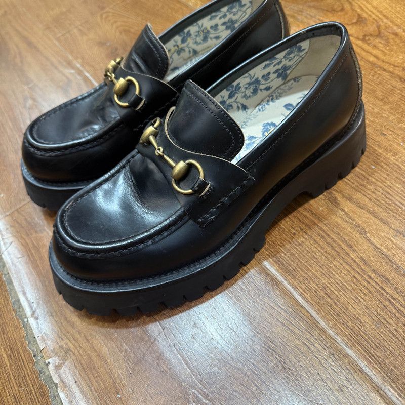 Gucci Gucci Black Leather Loafers with Gold Bee Embroidery - Size US 7.5 / EU 40-41 - 1 Thumbnail