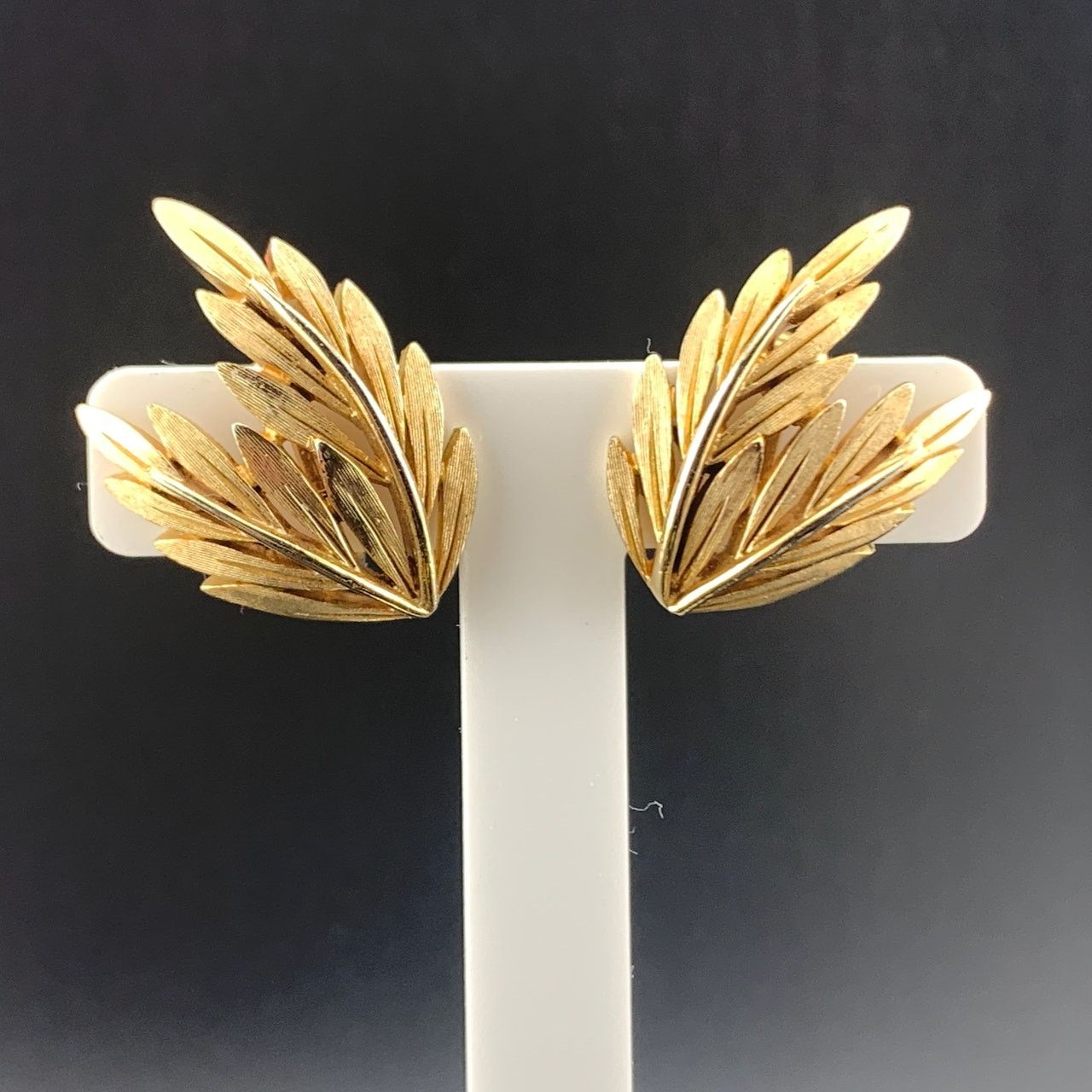Other Vintage Signed Trifari Gold Tone Leaf Clip On Earrings 1.25" Size ONE SIZE - 6 Thumbnail