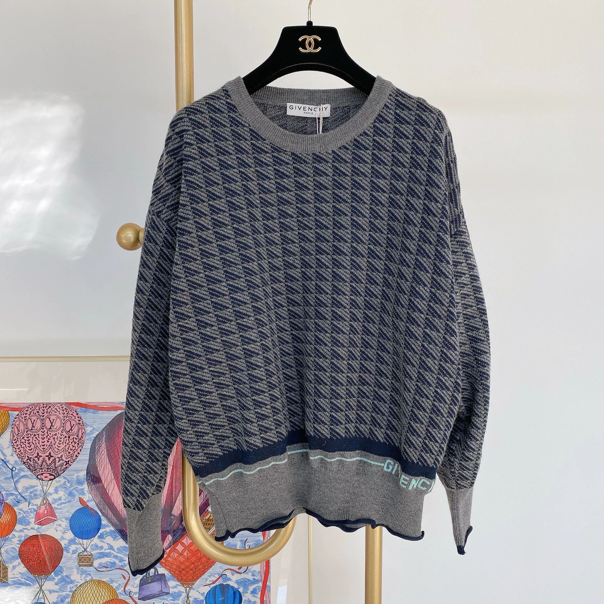 Givenchy Givenchy L Size Knit Sweater Size US L / EU 52-54 / 3 - 1 Thumbnail