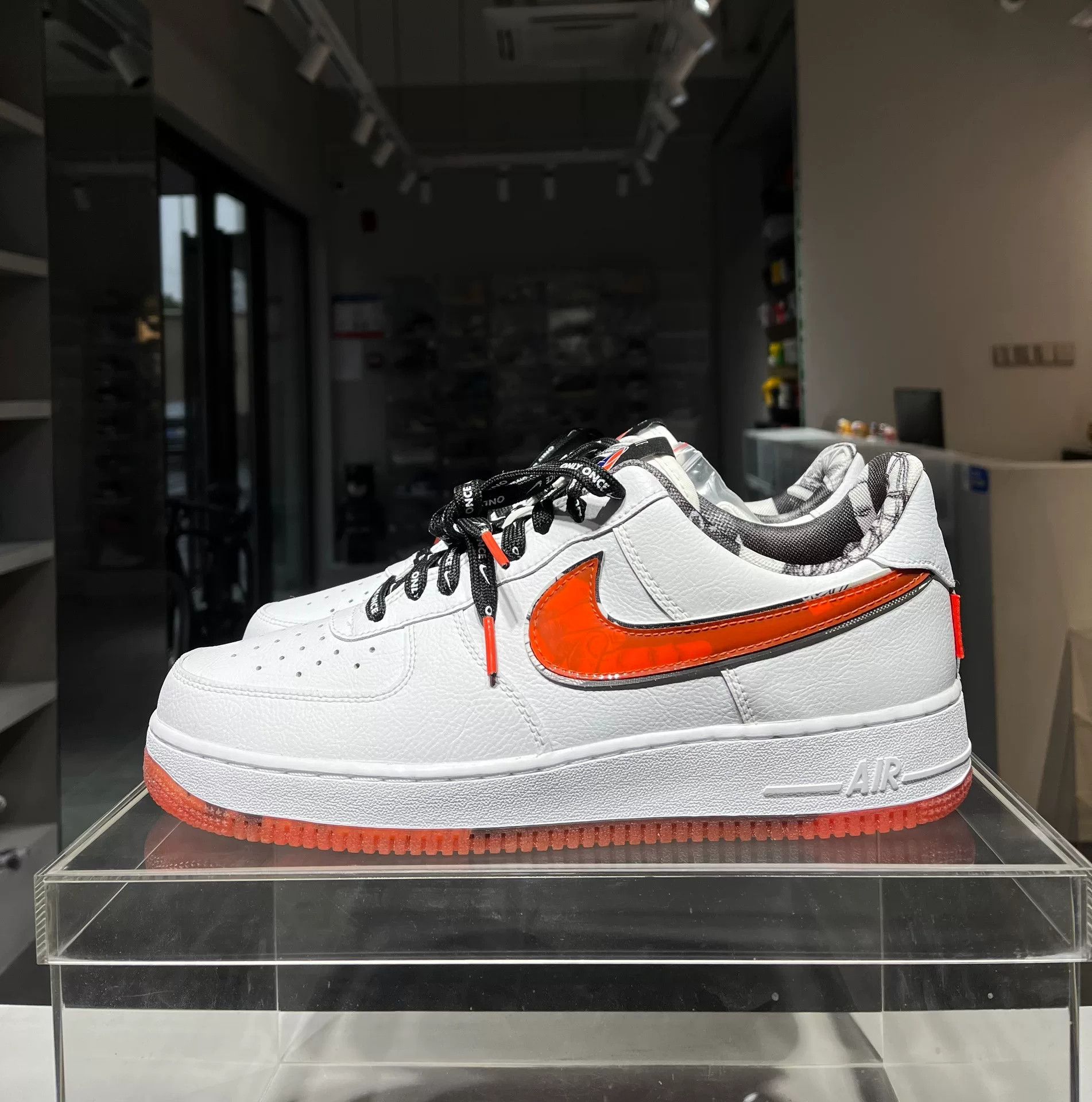 Nike Nike Red Lowtop Sneakers 45 Men Size US 11.5 / EU 44-45 - 1 Thumbnail